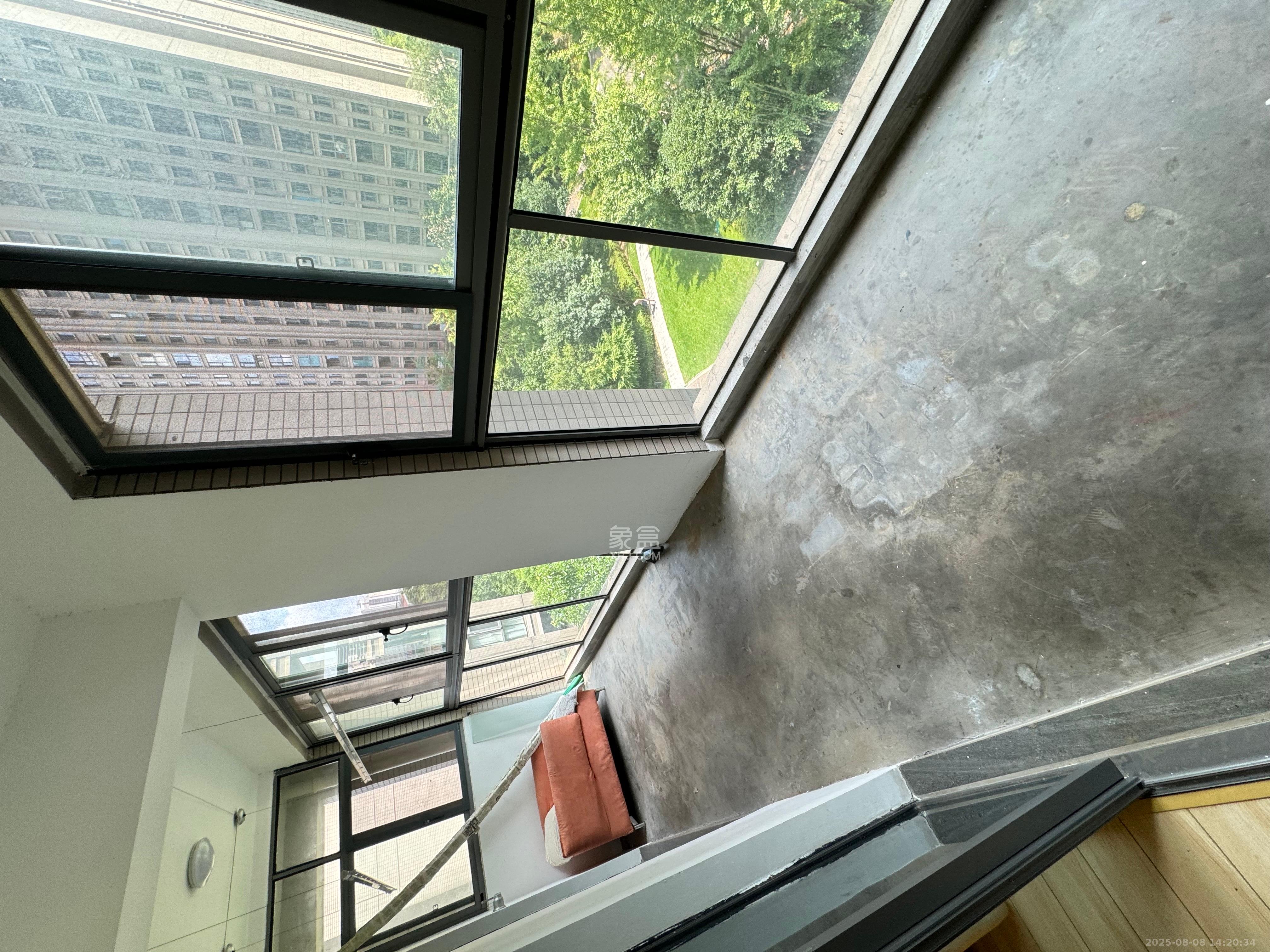 八方小区C区  3室2厅2卫    4200.0元/月室内图