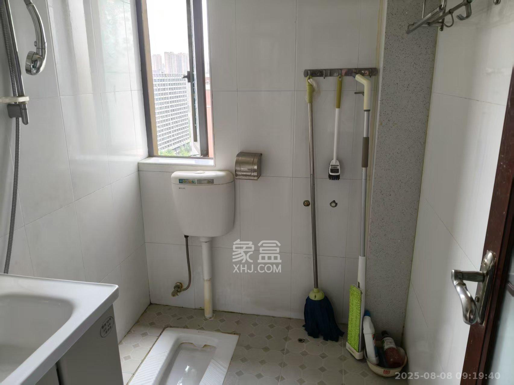 湘府东苑  2室1厅1卫    2200.0元/月 湘府东苑  2室1厅1卫    2200.0元/月室内图