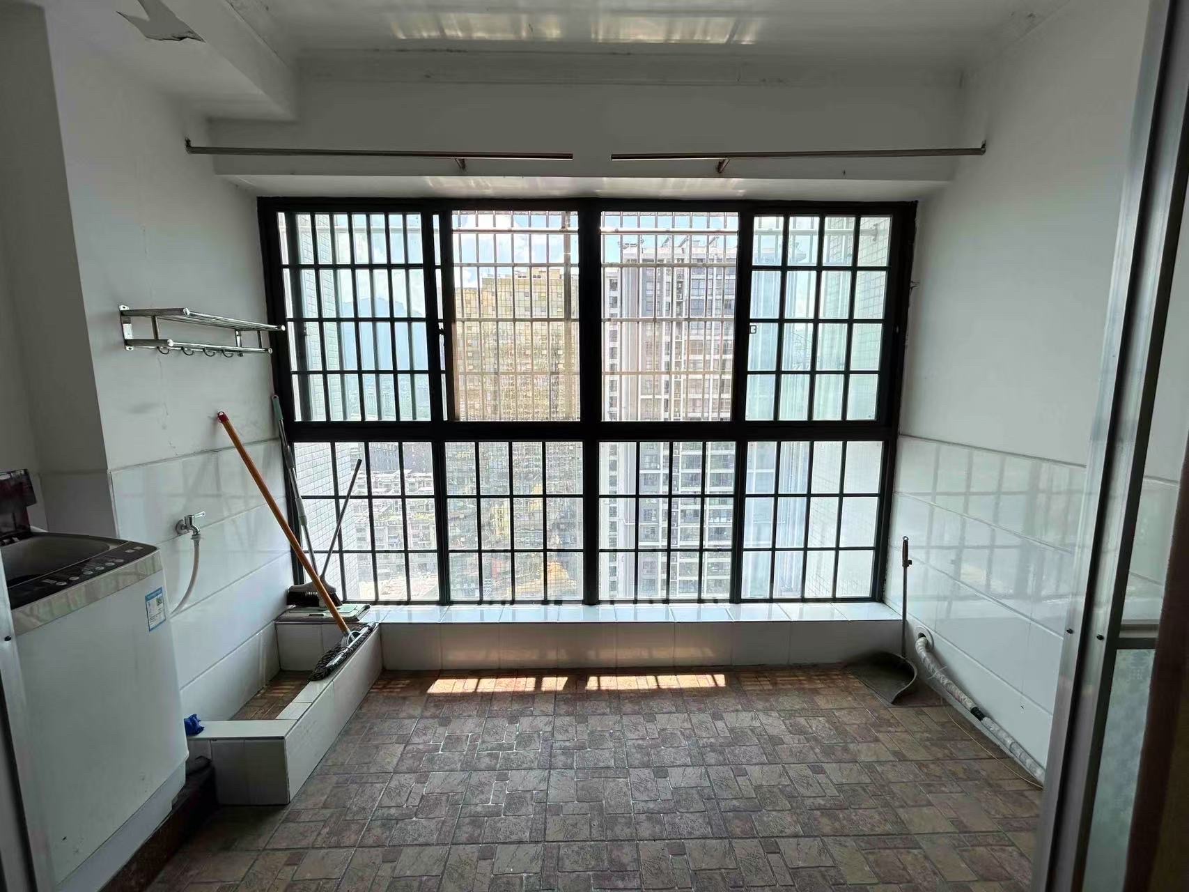 逸臣广场 2室1厅1卫 1500.0元/月 逸臣广场 2室1厅1卫 1500.0元/月室内图