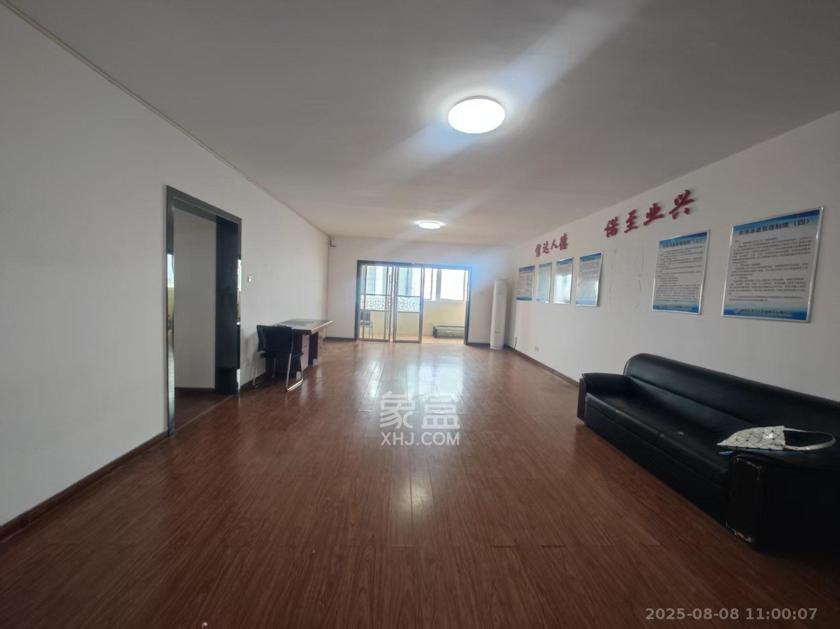 开源鑫阁  4室2厅1卫    2400.0元/月室内图