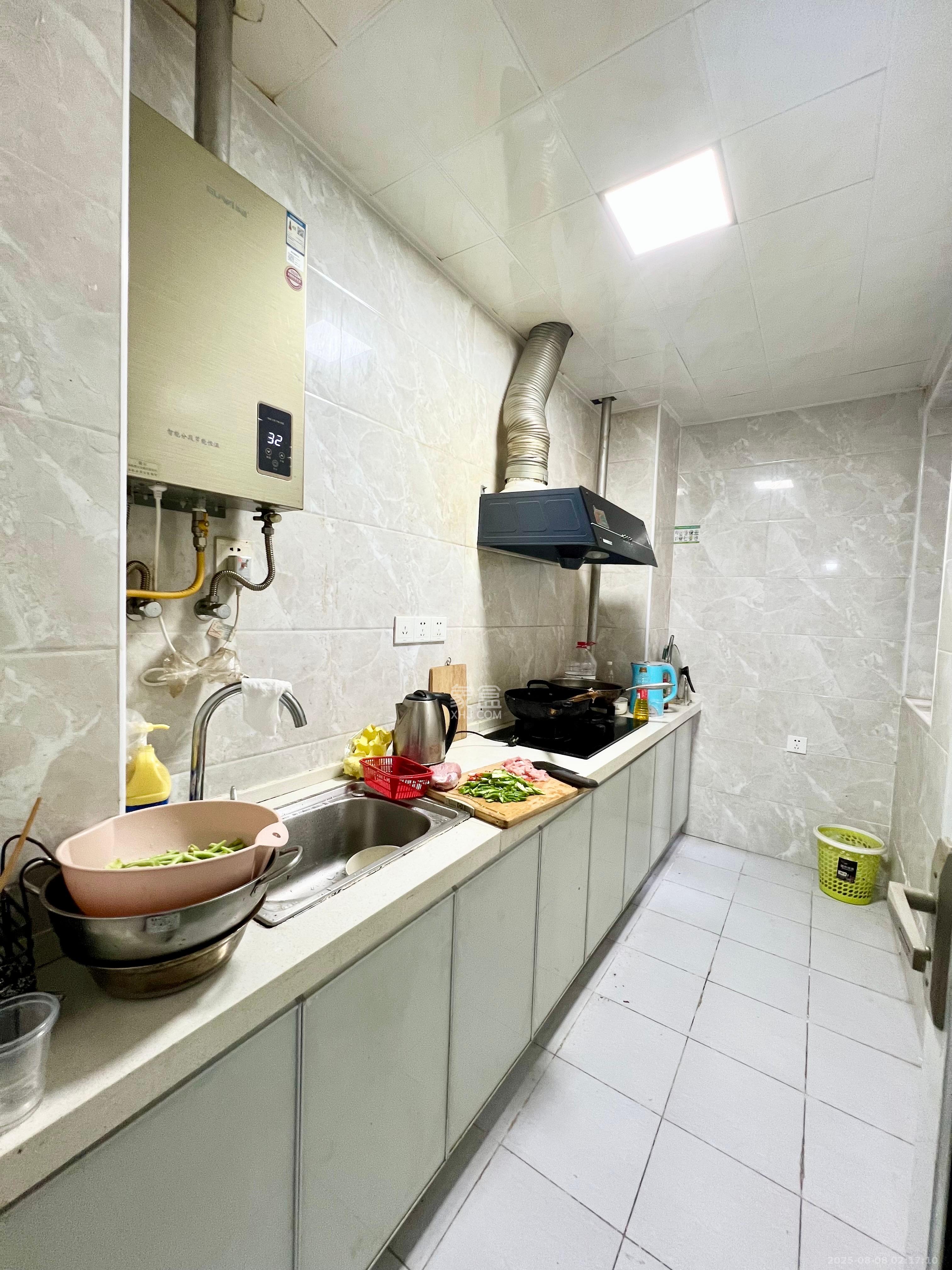 钱隆世家  3室2厅2卫    2100.0元/月室内图