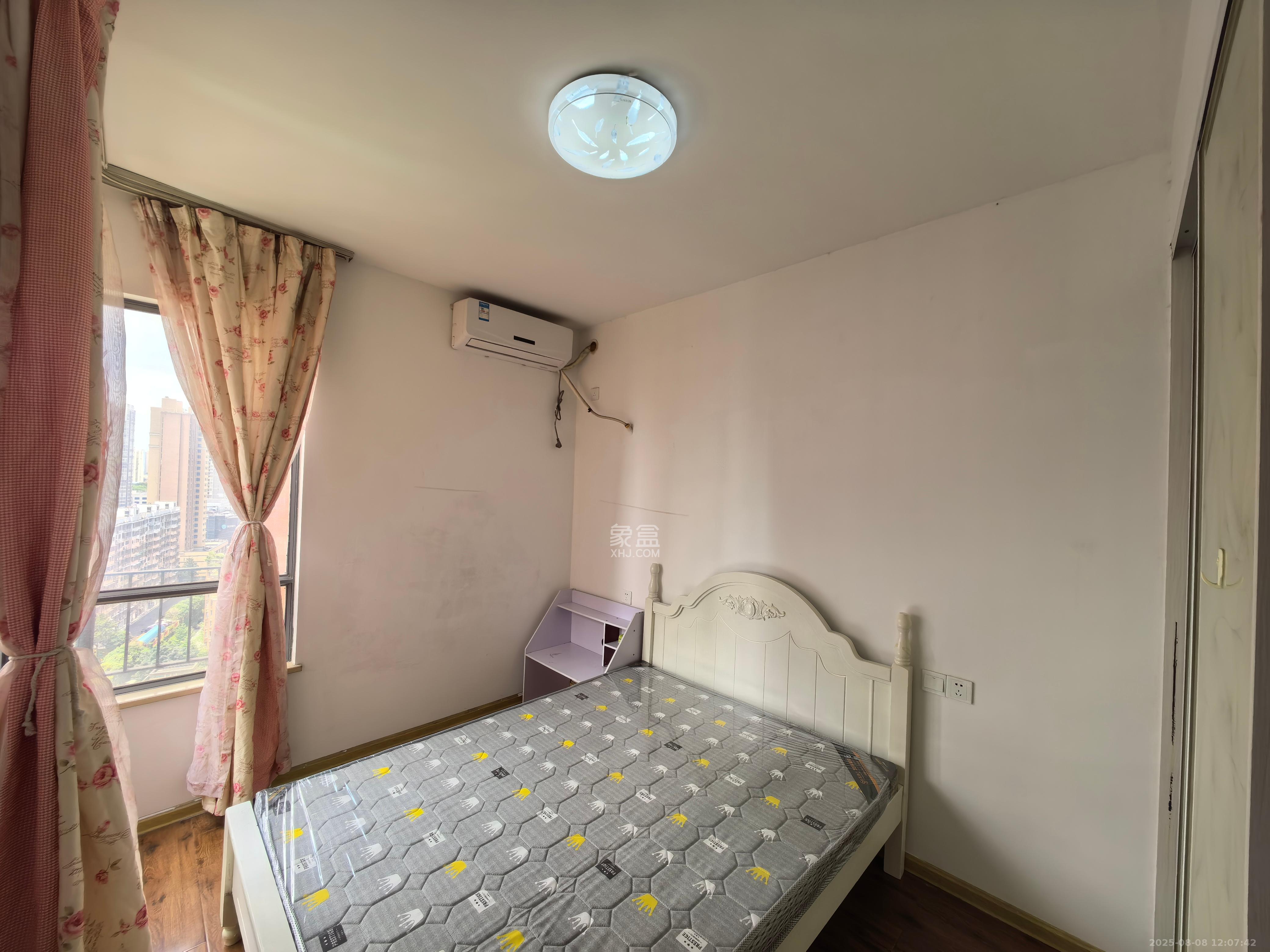 华润凤凰城二期 3室2厅1卫 1800.0元/月 华润凤凰城二期 3室2厅1卫 1800.0元/月室内图