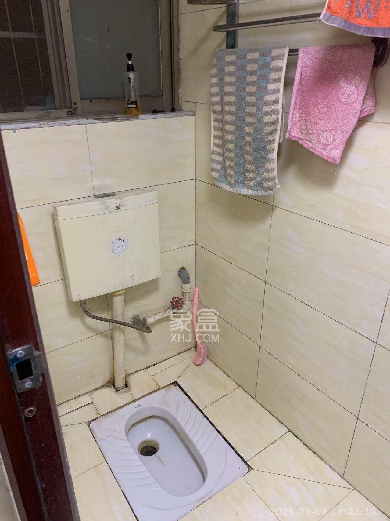 阳明山庄  3室2厅2卫   2800.00元/月室内图