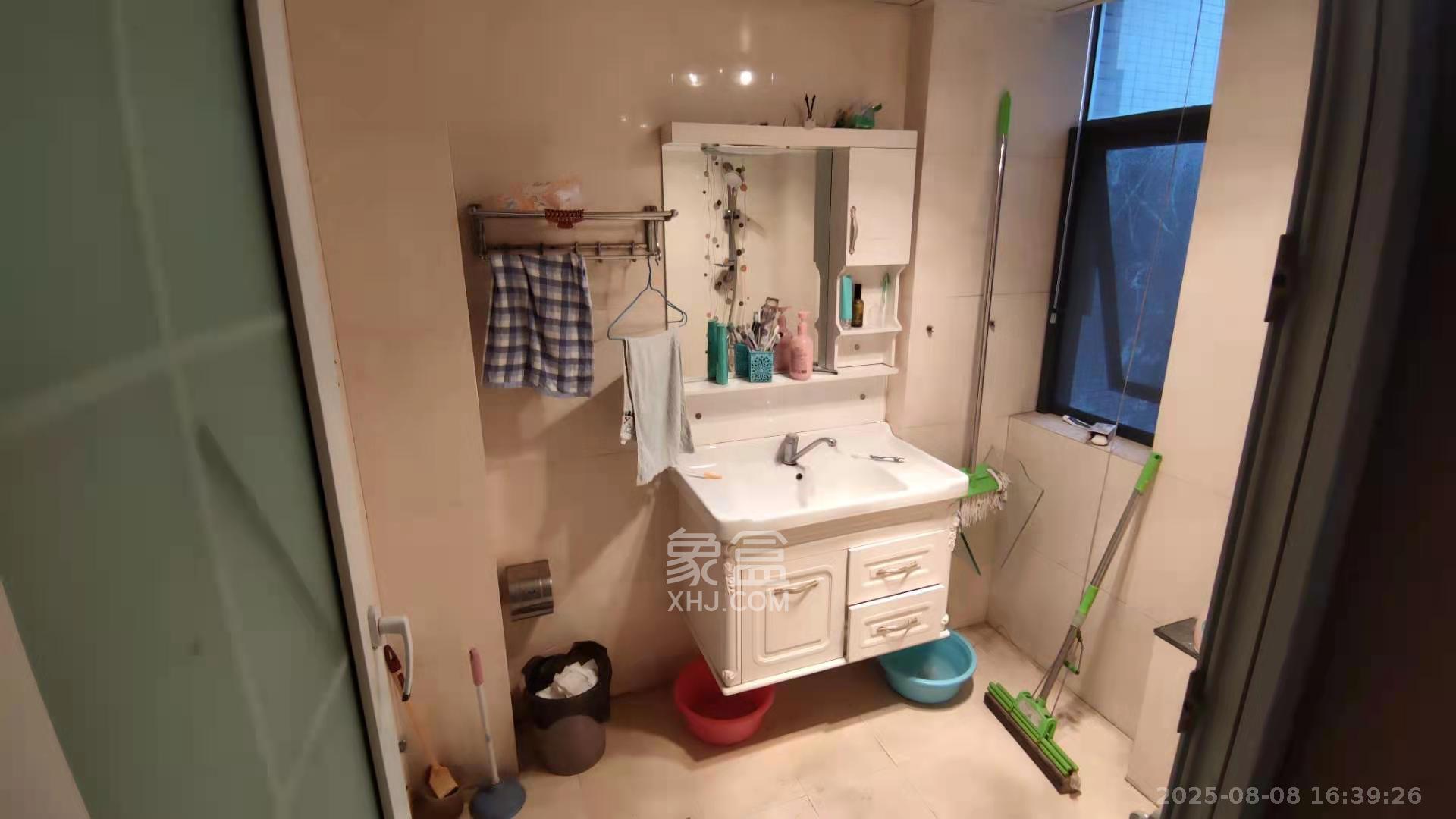 银港水晶城  3室2厅2卫   2800.00元/月室内图