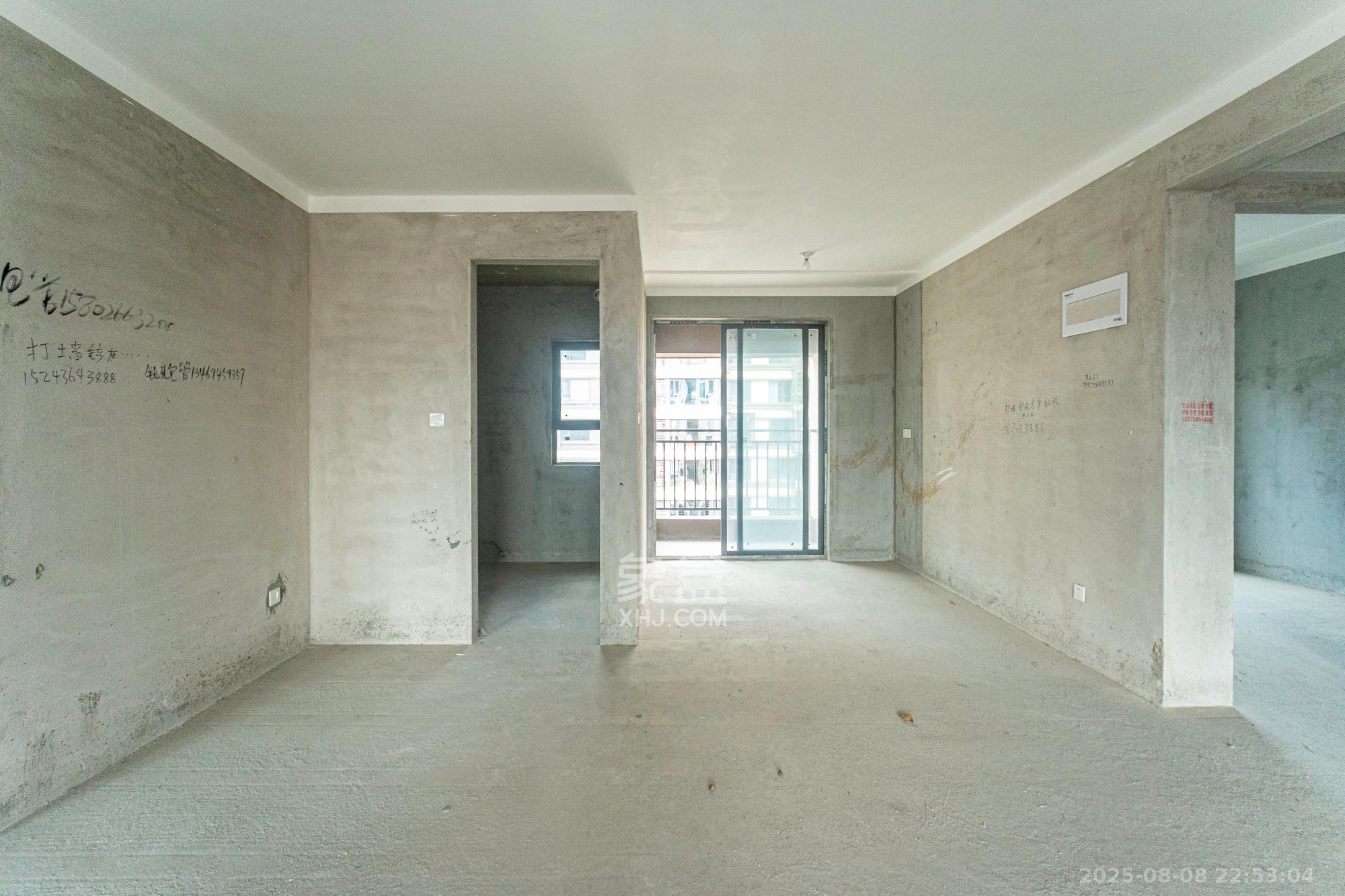 荣盛城 4室2厅2卫 98.0万 荣盛城 4室2厅2卫 98.0万客厅