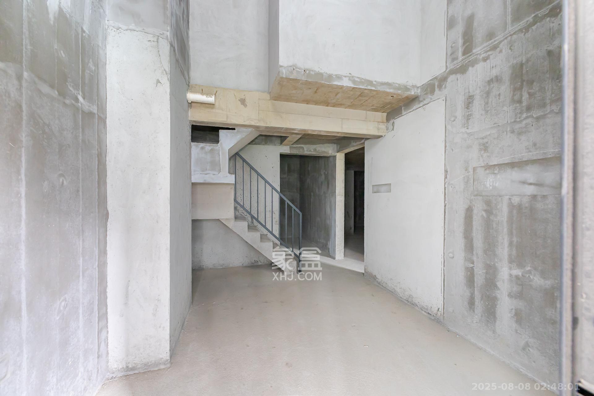 越秀湘江星汇城二期  4室2厅2卫    94.0万客厅