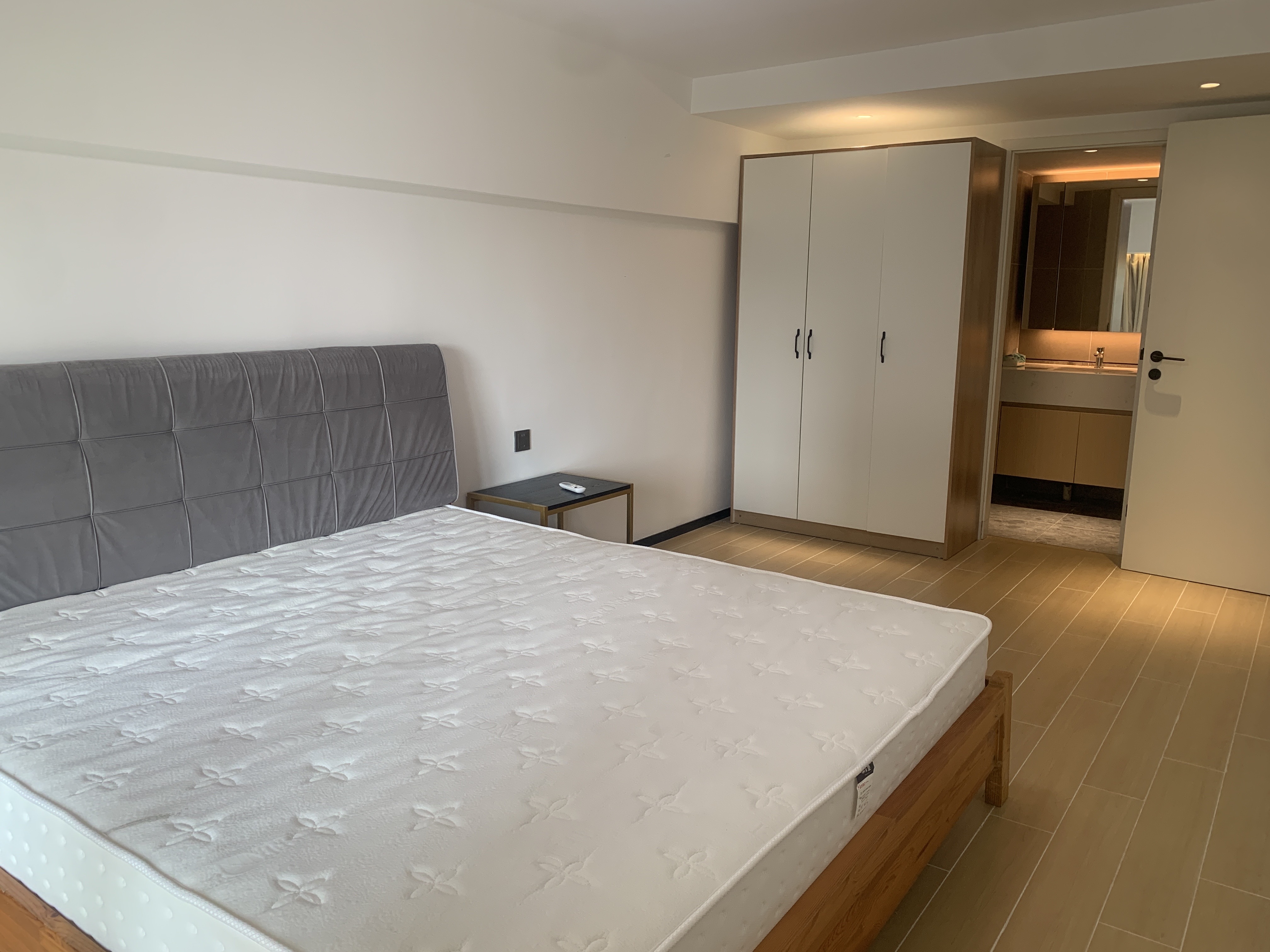 海航豪庭南苑  1室1厅2卫    3200.0元/月 海航豪庭南苑  1室1厅2卫    3200.0元/月室内图