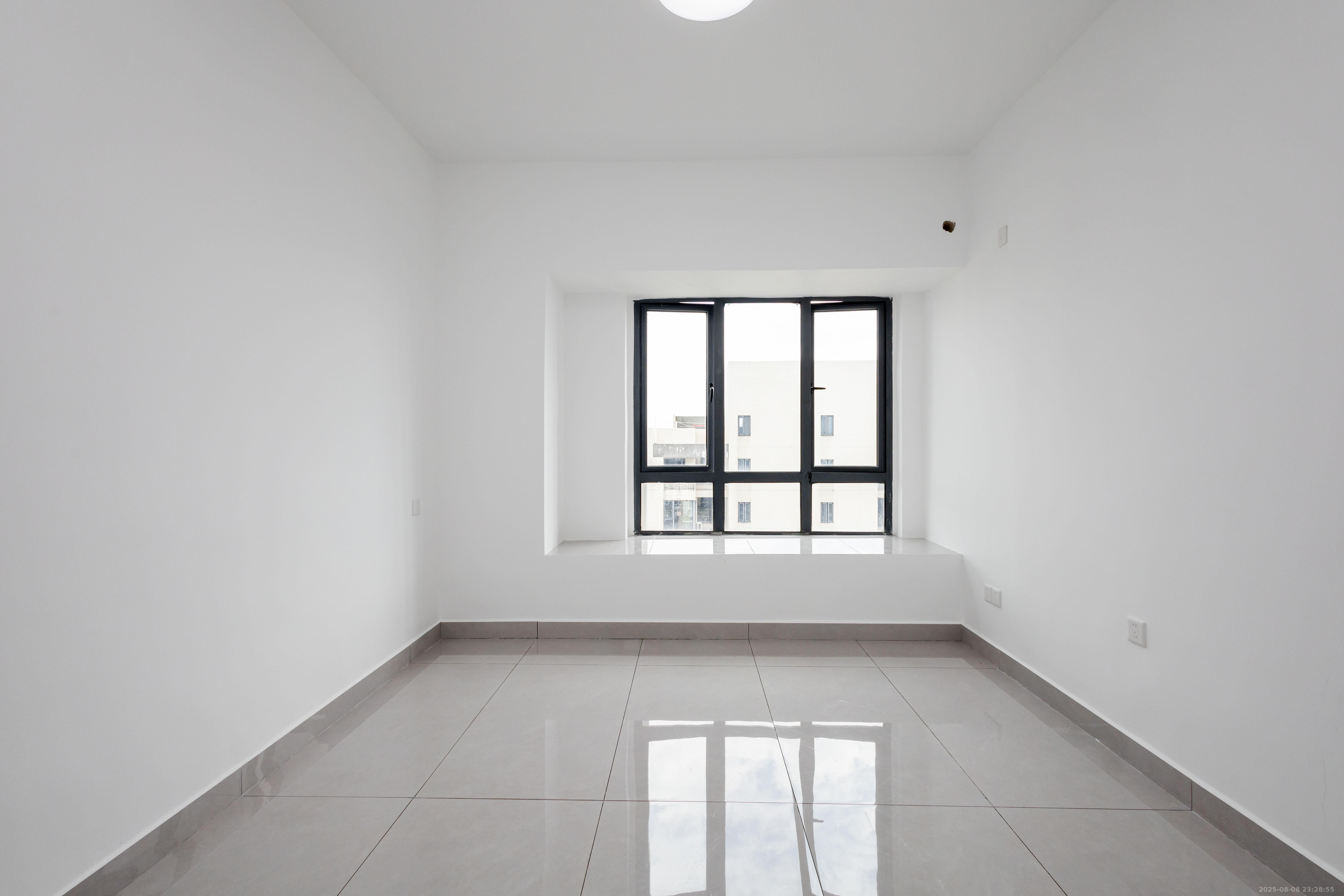 敏捷珑玥府  3室2厅2卫    67.0万卧室