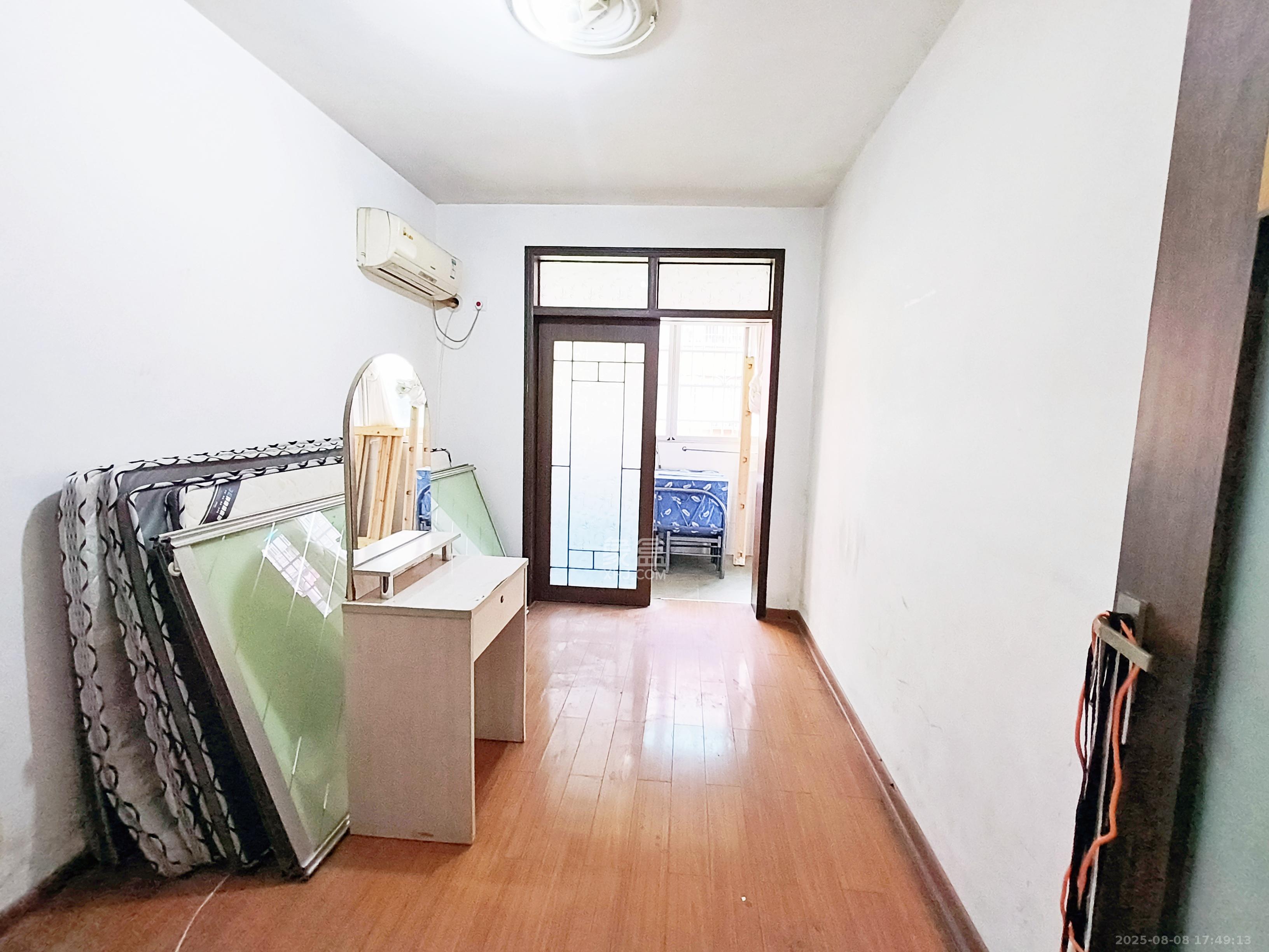 银杉雅园 4室2厅1卫 2200.0元/月 银杉雅园 4室2厅1卫 2200.0元/月室内图