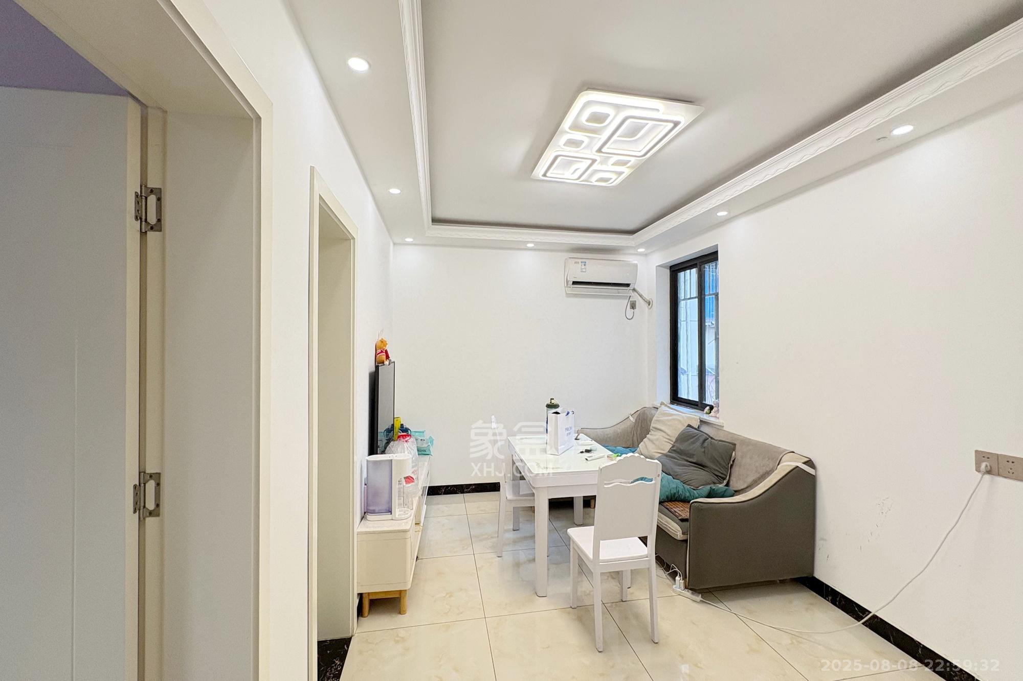 长勘院(文艺路26号)  2室1厅1卫    48.0万 长勘院(文艺路26号)  2室1厅1卫    48.0万客厅