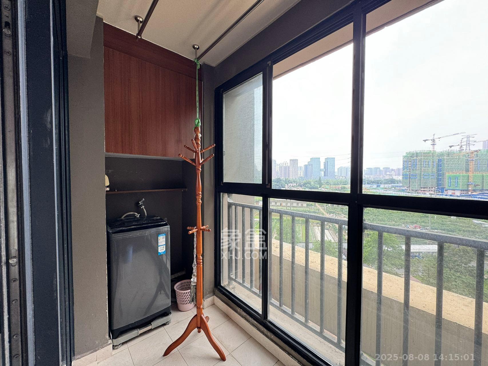 万科城  3室2厅1卫    2500.0元/月 万科城  3室2厅1卫    2500.0元/月室内图