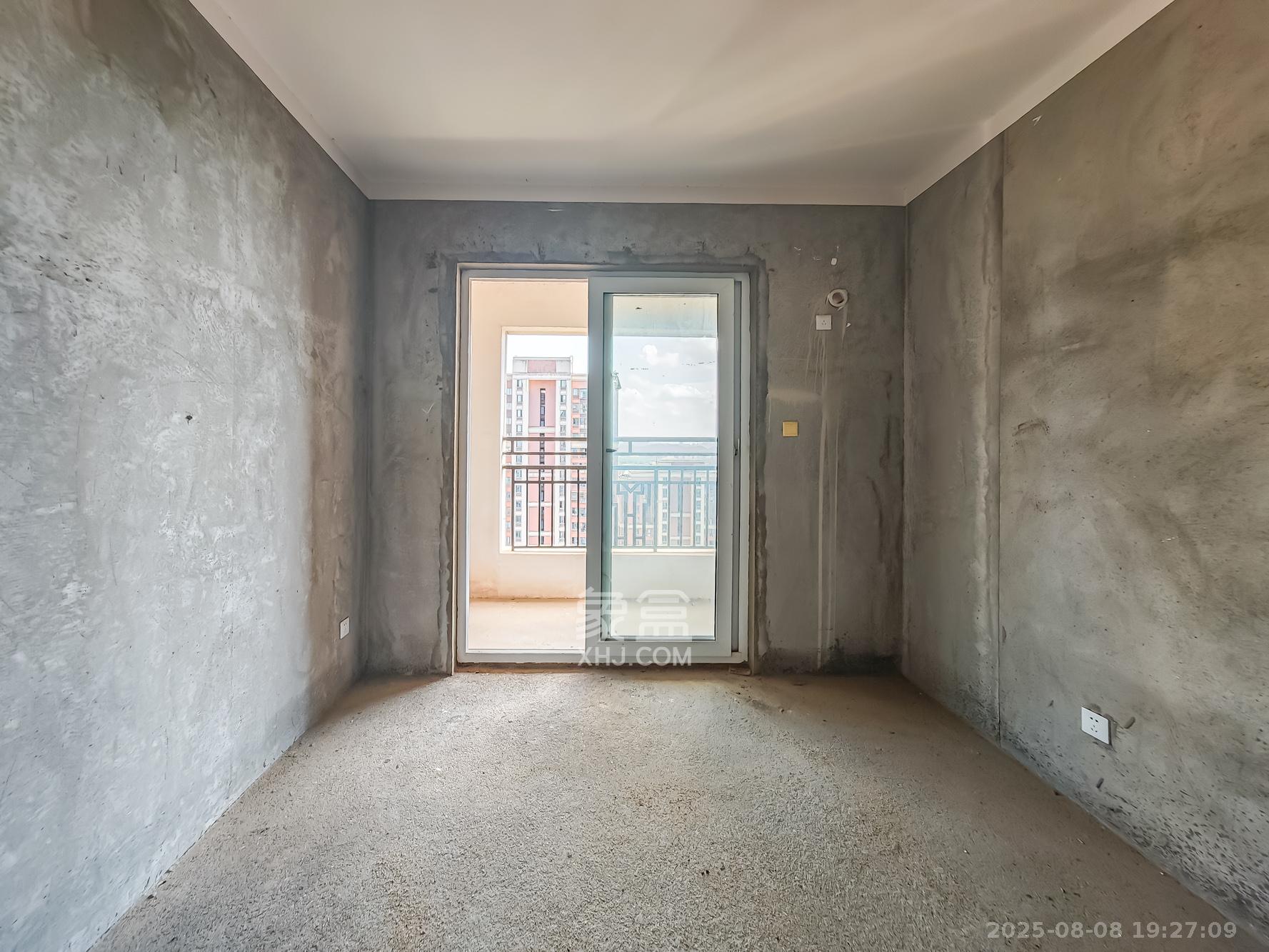 绿地海外滩一期 3室2厅2卫 58.0万 绿地海外滩一期 3室2厅2卫 58.0万卧室