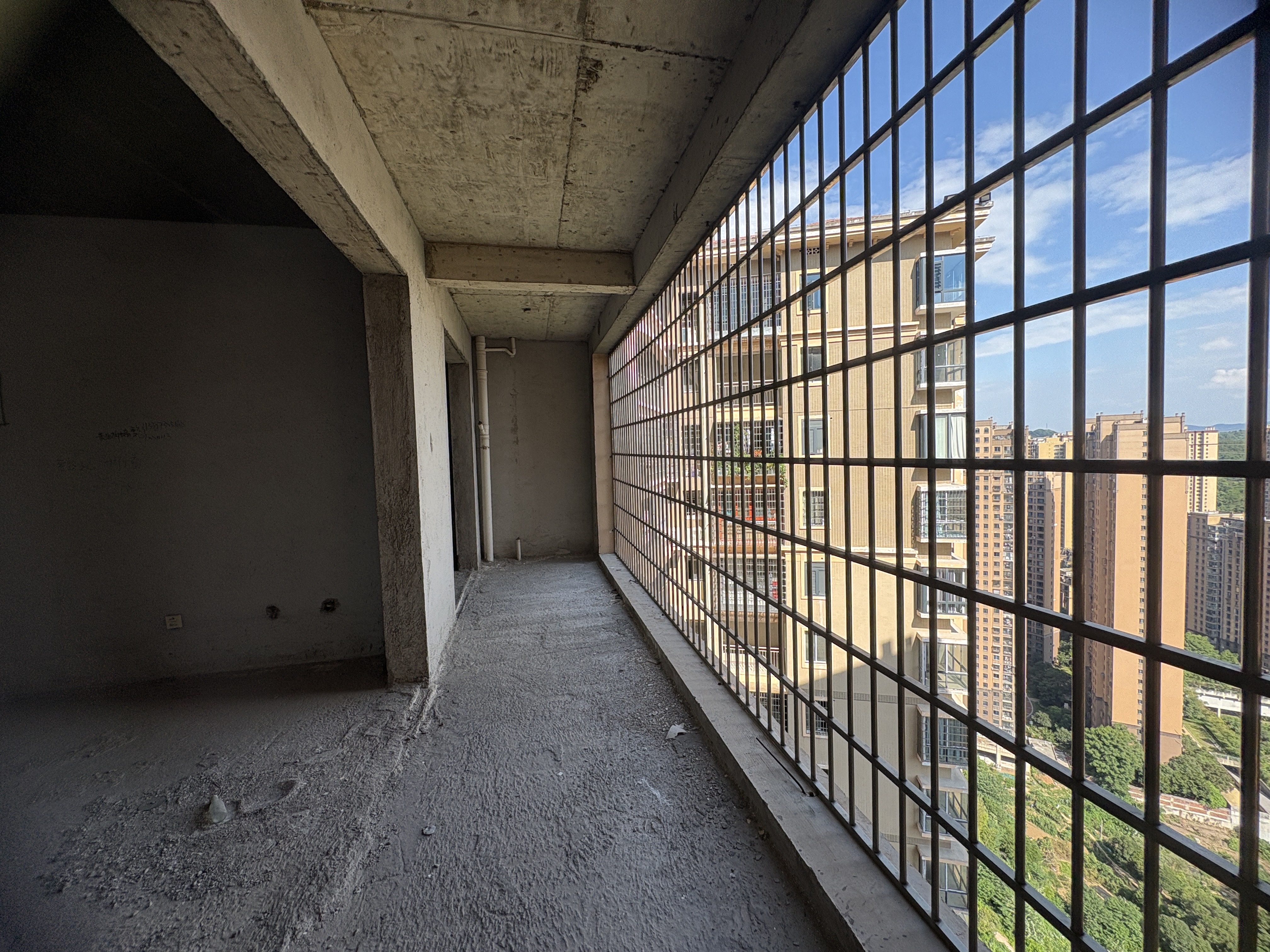 华剑首郡+五江珑悦 4室2厅2卫 68.0万 华剑首郡+五江珑悦 4室2厅2卫 68.0万客厅