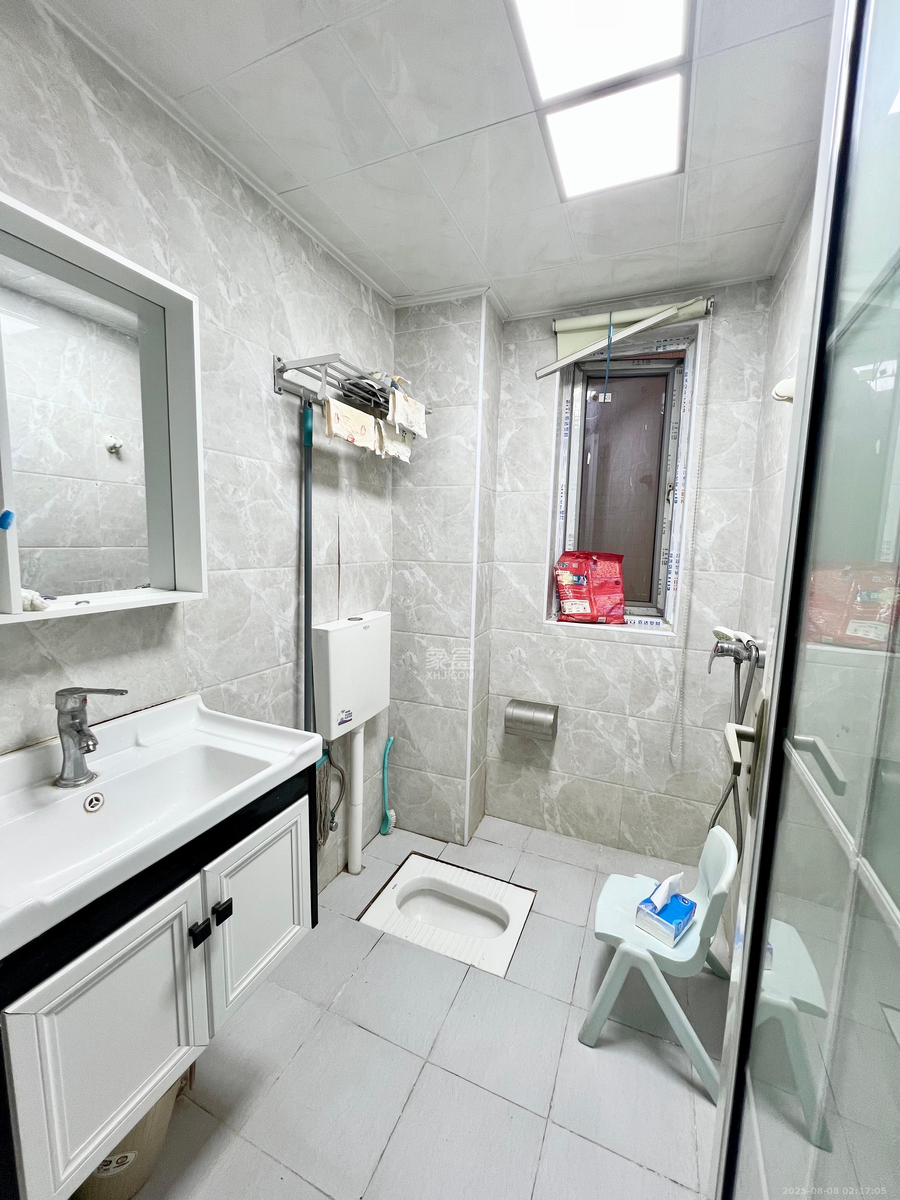 钱隆世家  3室2厅2卫    2100.0元/月室内图