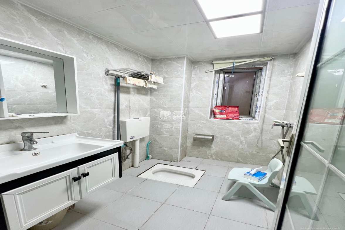 钱隆世家 3室2厅2卫 2100.0元/月 钱隆世家 3室2厅2卫 2100.0元/月室内图