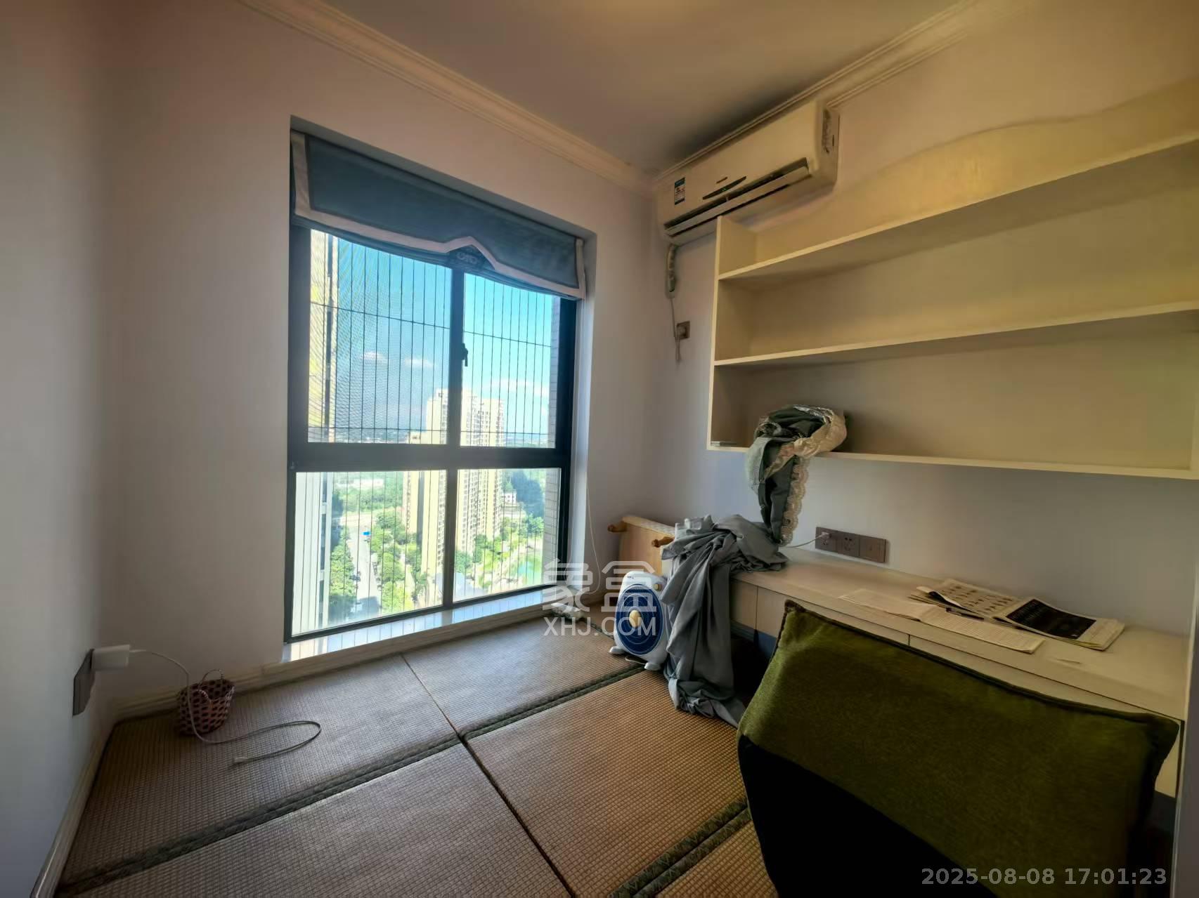 长房半岛蓝湾（观山月）  3室2厅1卫    2500.0元/月室内图