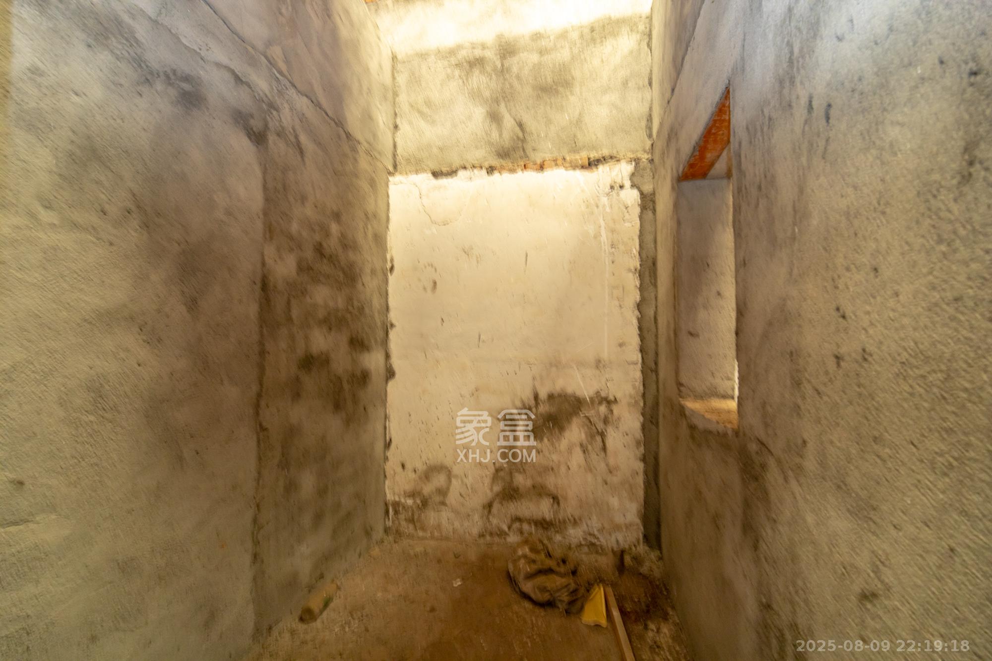 星沙二区  8室4厅4卫    99.8万卫生间