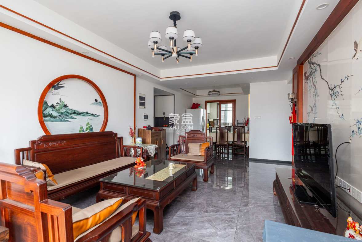 龙湖碧桂园天宸原著  4室2厅2卫    199.0万 龙湖碧桂园天宸原著  4室2厅2卫    199.0万客厅