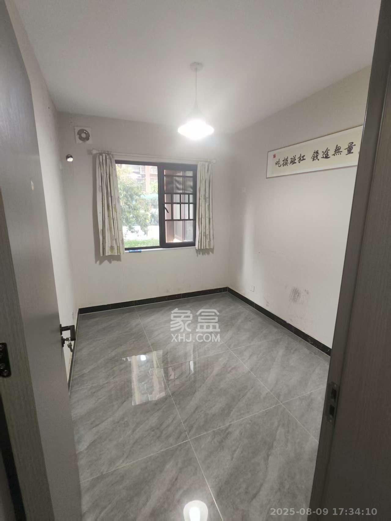 和润园三期 4室2厅2卫 2800.0元/月 和润园三期 4室2厅2卫 2800.0元/月室内图