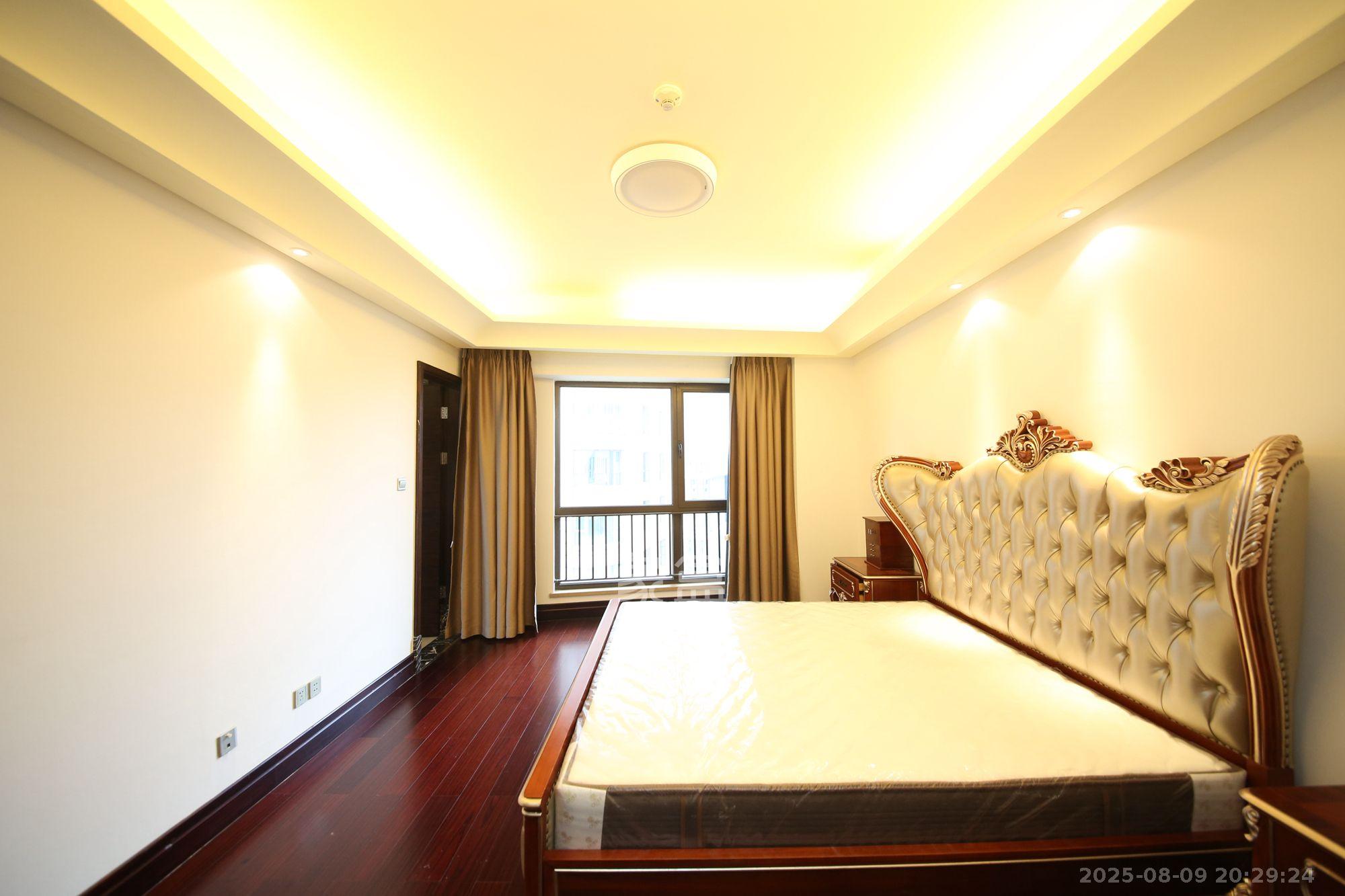 华远华中心  4室2厅3卫    14800.0元/月室内图