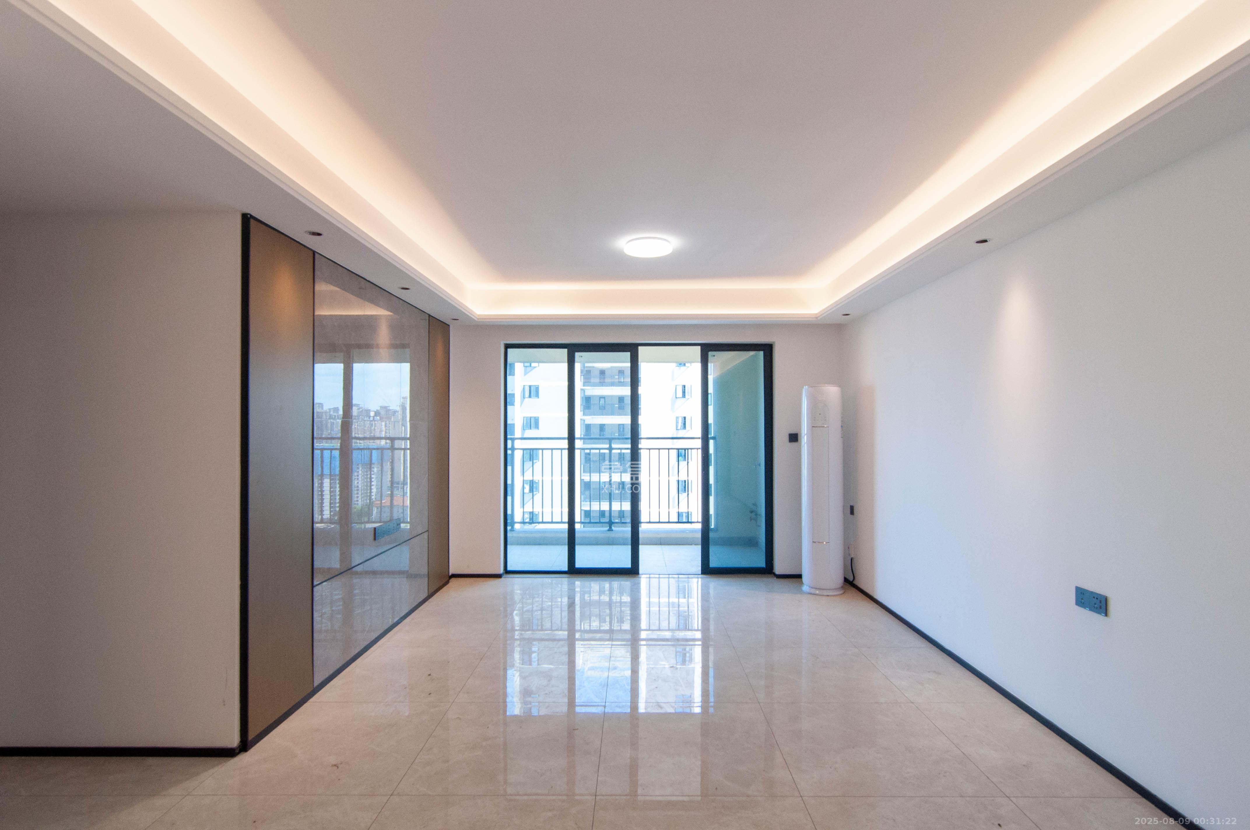 长房悦香山 3室2厅2卫 126.0万 长房悦香山 3室2厅2卫 126.0万客厅