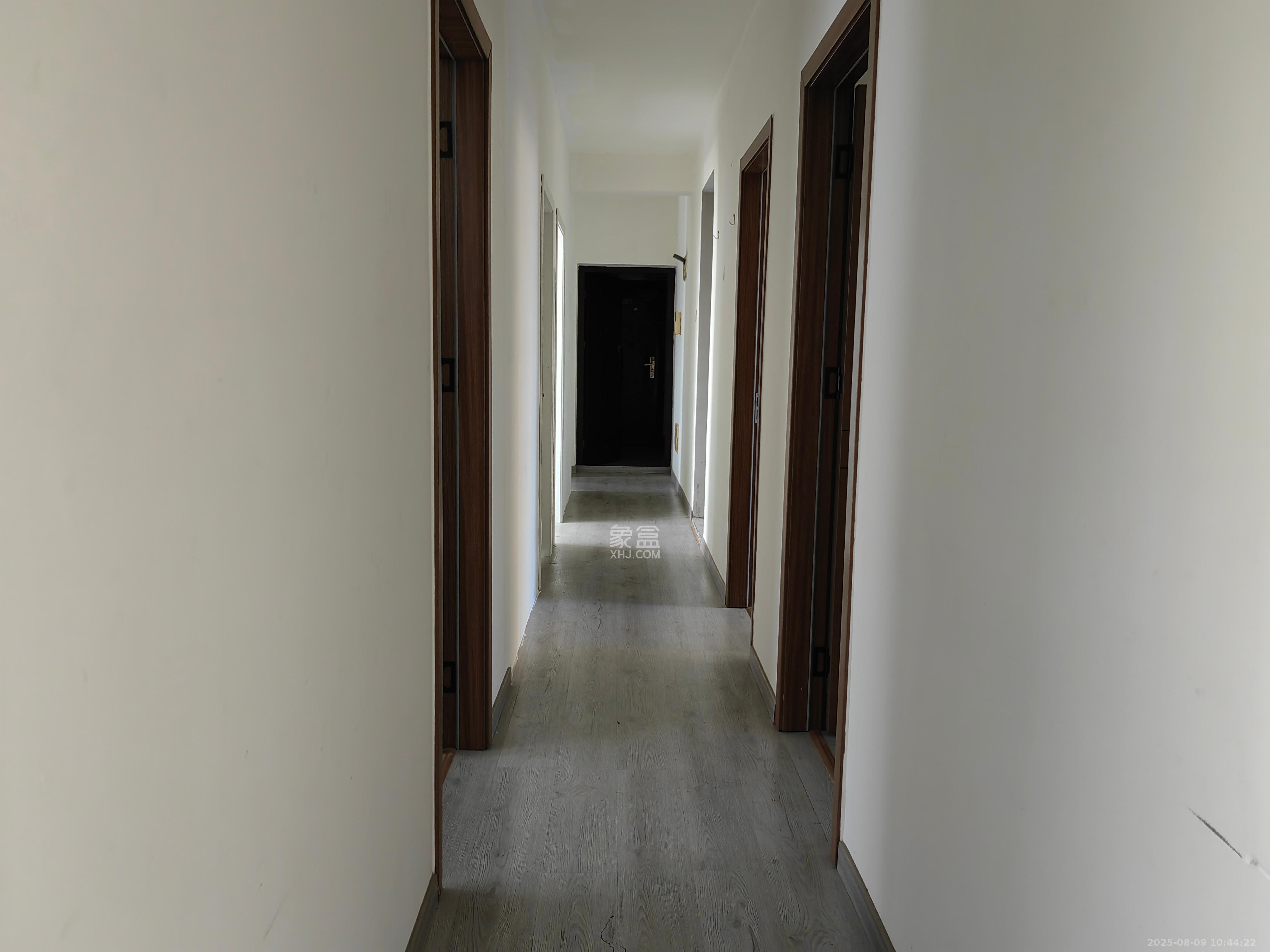 银港水晶城 3室2厅1卫 2600.0元/月 银港水晶城 3室2厅1卫 2600.0元/月室内图