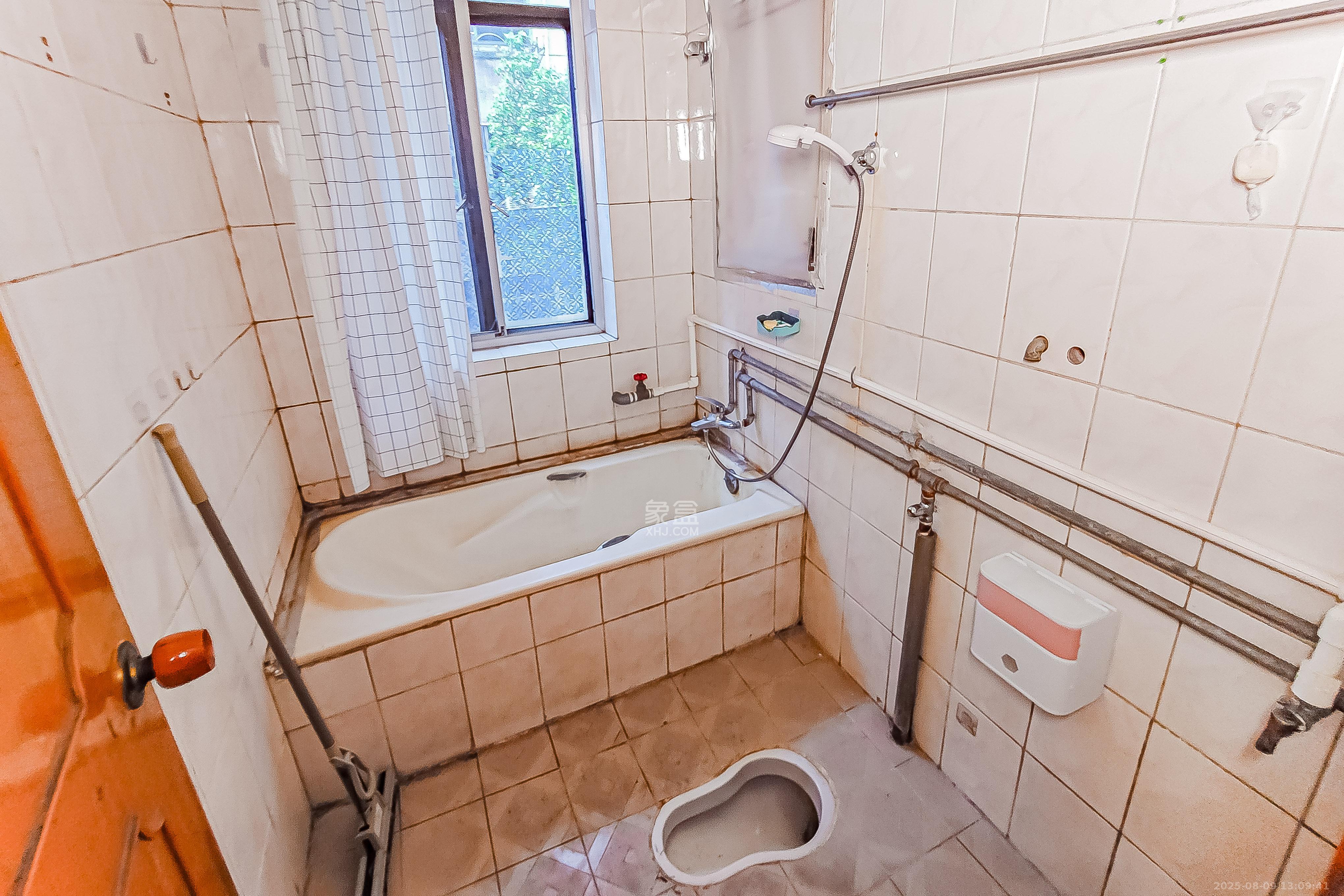 省地税局  3室2厅1卫    88.0万卫生间