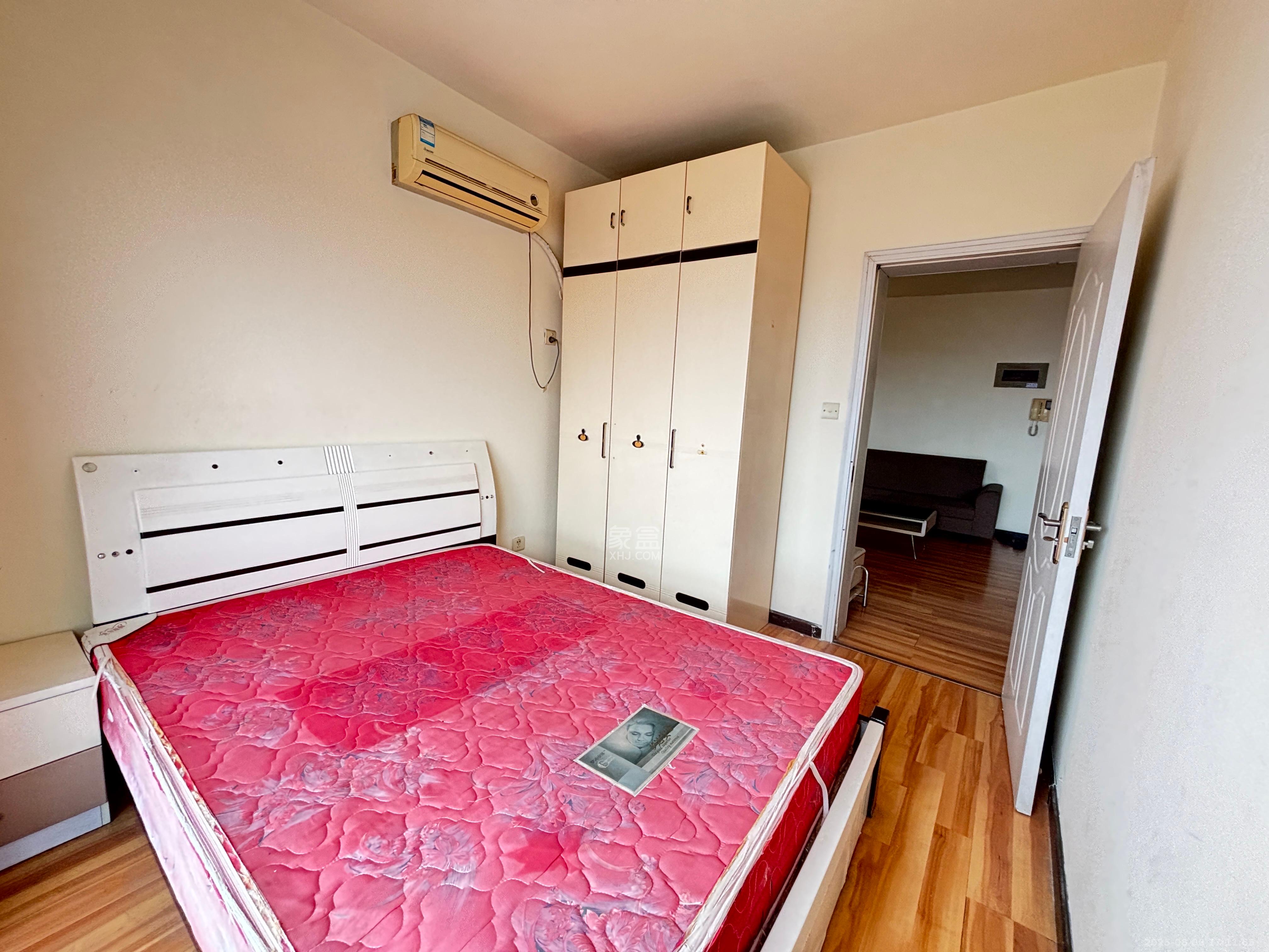 晶华美地  2室2厅1卫    1400.0元/月 晶华美地  2室2厅1卫    1400.0元/月室内图