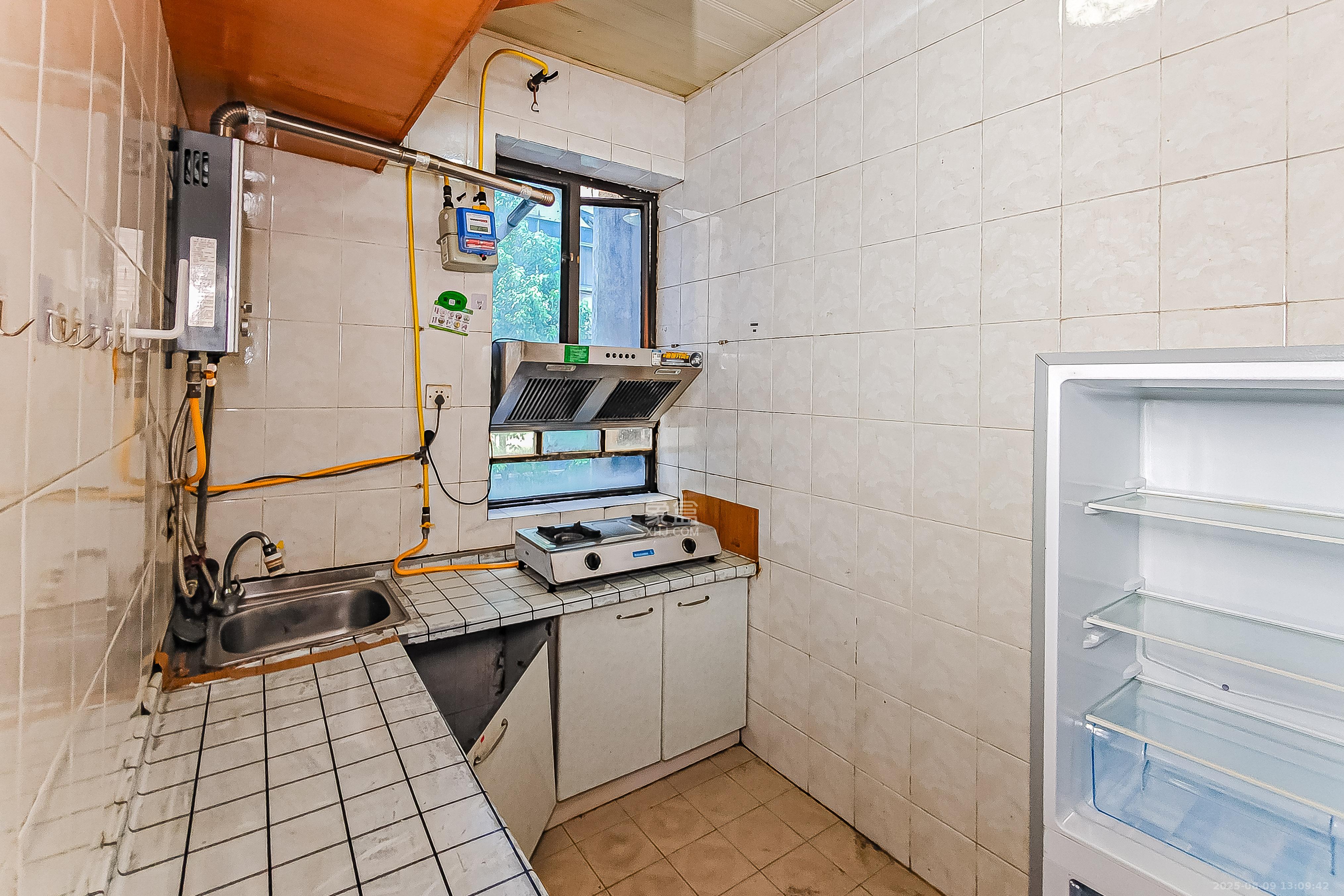 省地税局  3室2厅1卫    88.0万厨房