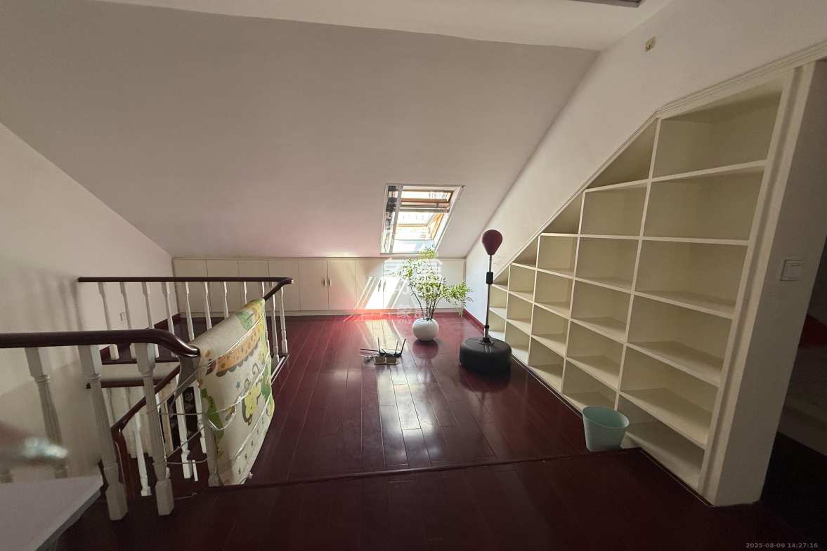 华润凤凰城一期  4室2厅2卫    2800.0元/月 华润凤凰城一期  4室2厅2卫    2800.0元/月室内图