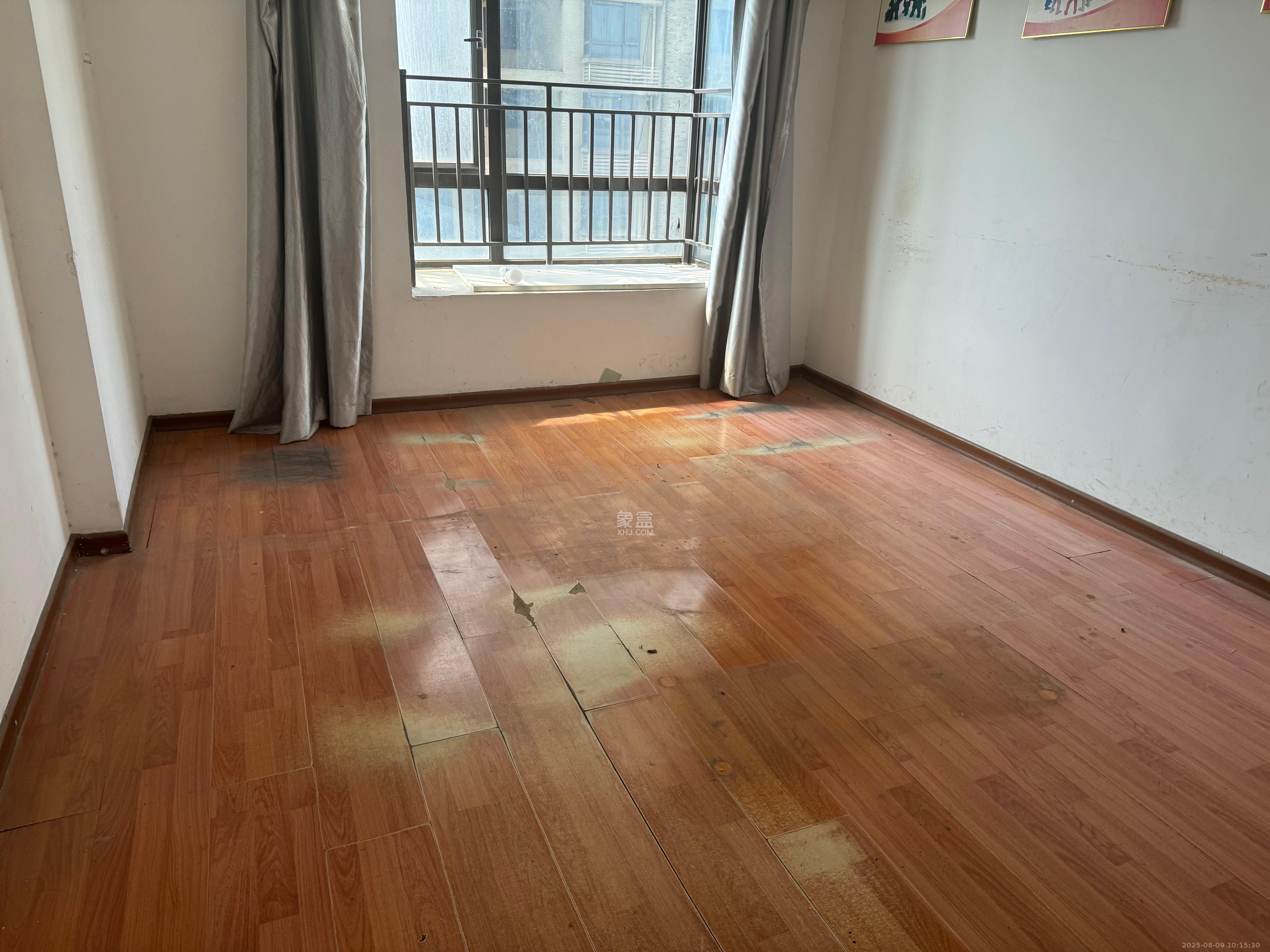 上东辛顿公寓  3室2厅2卫   2400.00元/月室内图