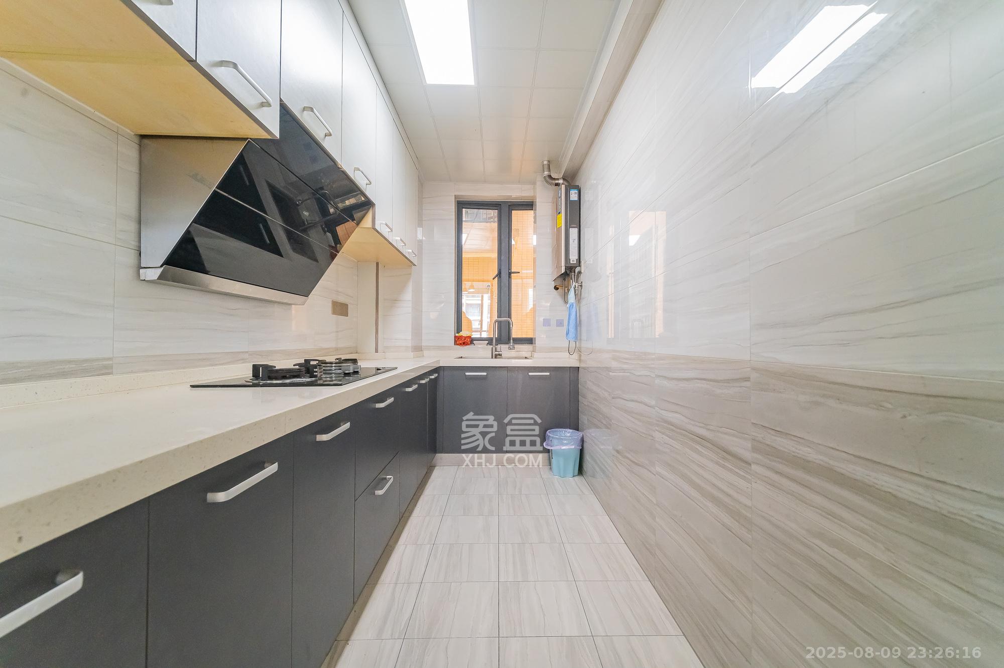 深业睿城  4室2厅2卫    127.0万 深业睿城  4室2厅2卫    127.0万厨房