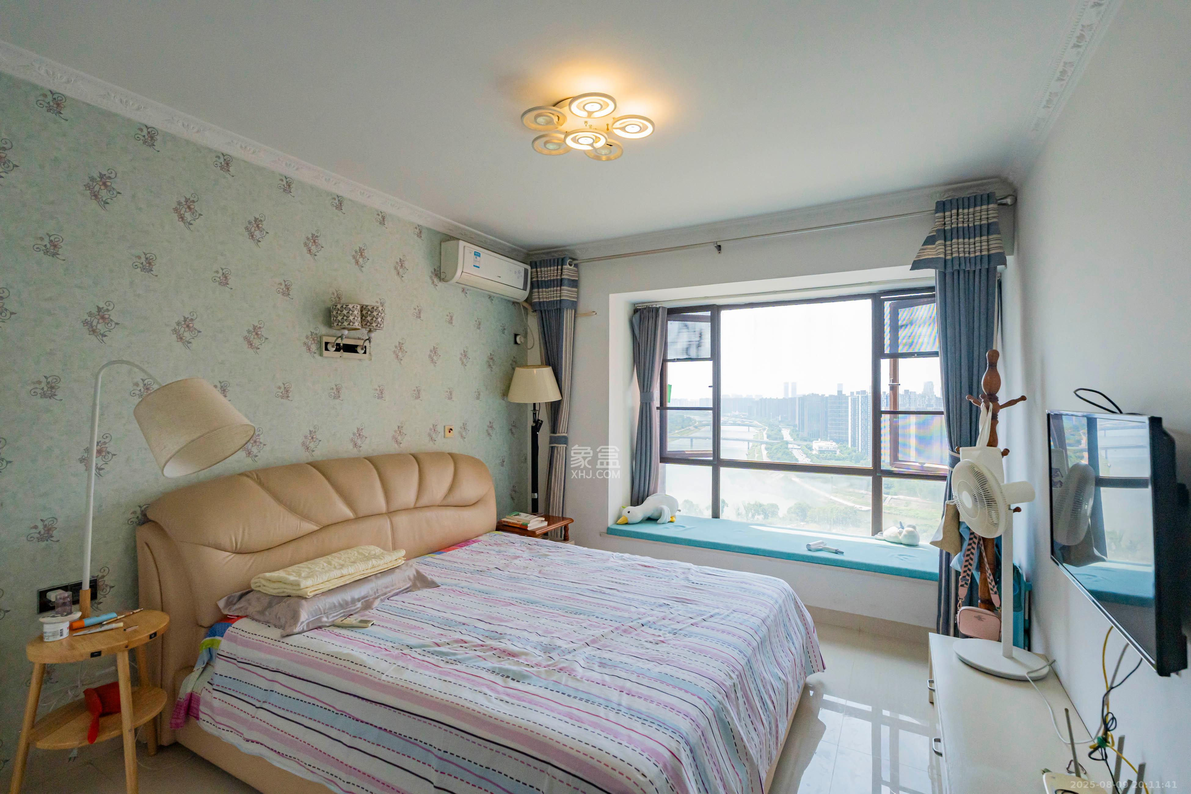 金色溪泉湾  3室2厅2卫    126.0万 金色溪泉湾  3室2厅2卫    126.0万卧室