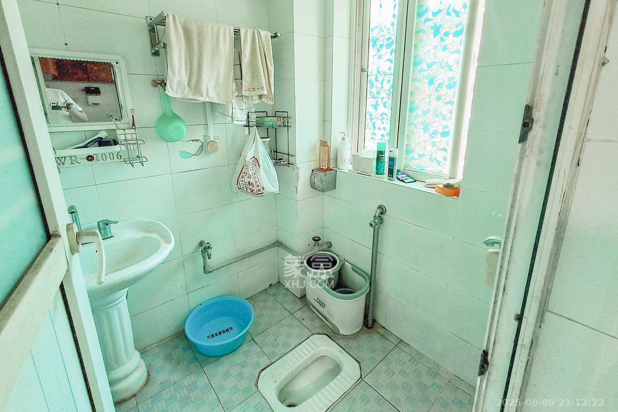 长沙花纸印刷厂宿舍  2室1厅1卫    45.0万 长沙花纸印刷厂宿舍  2室1厅1卫    45.0万卫生间