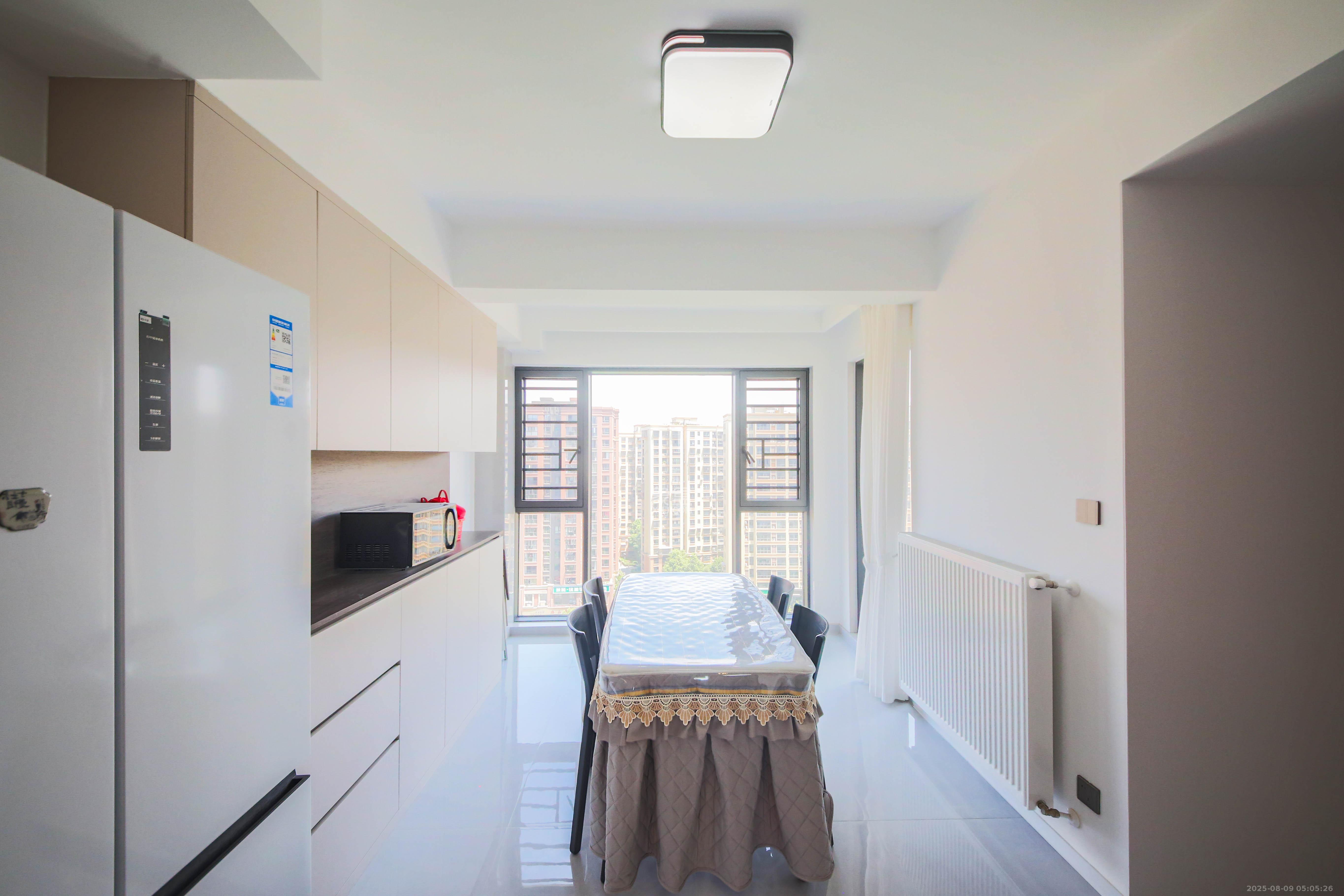 五江书香苑  4室2厅2卫    210.0万 五江书香苑  4室2厅2卫    210.0万客厅