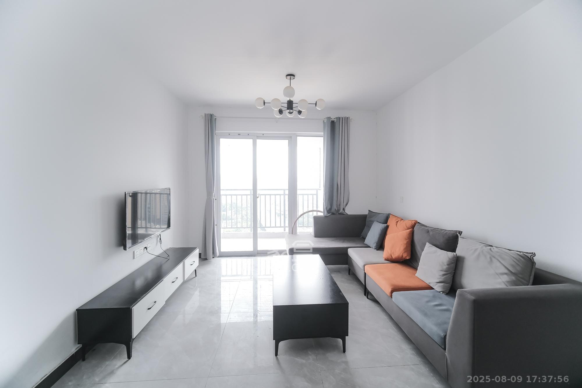 和悦城(蟠龙景苑)  3室2厅1卫    65.8万 和悦城(蟠龙景苑)  3室2厅1卫    65.8万客厅