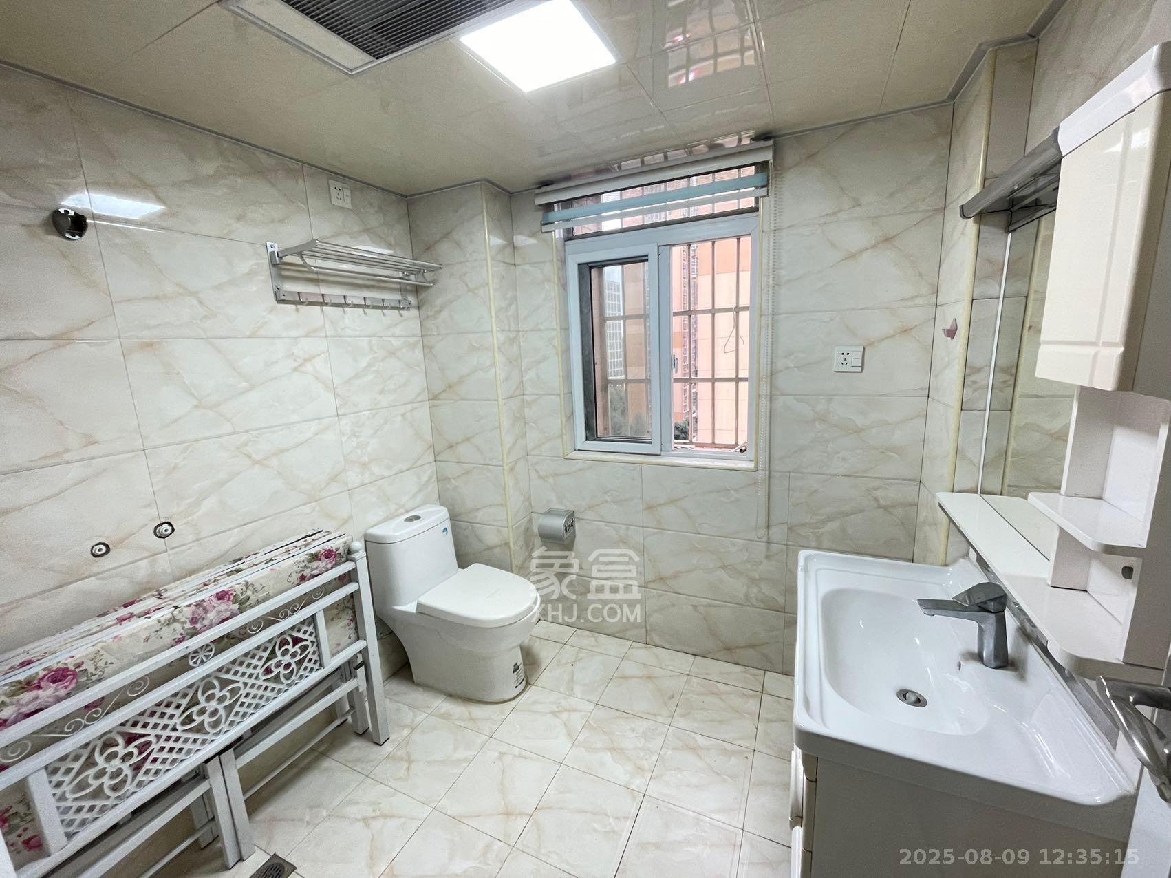 骑龙安置小区 3室2厅2卫 2500.0元/月 骑龙安置小区 3室2厅2卫 2500.0元/月室内图