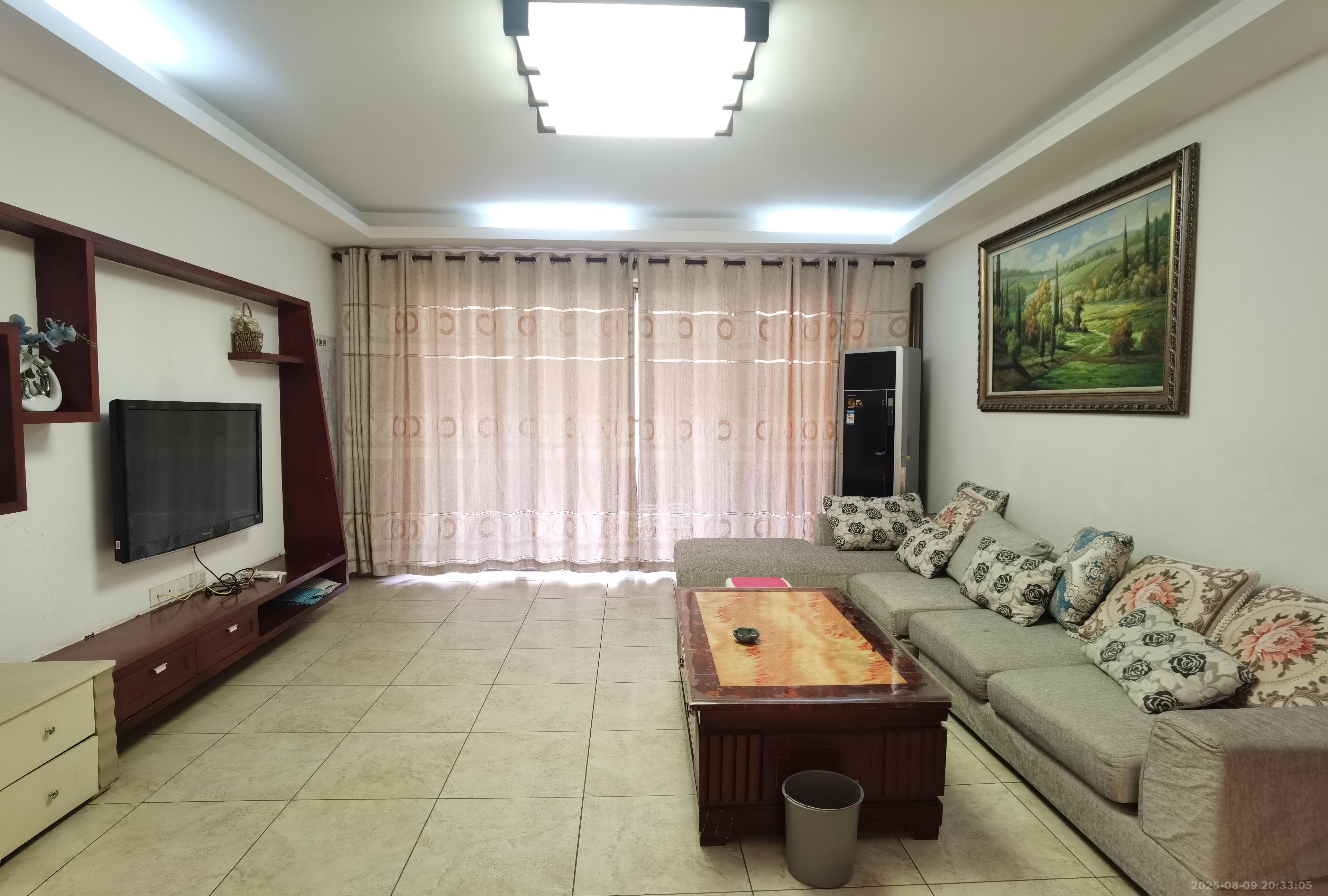 长沙玫瑰园 3室2厅2卫 2100.0元/月 长沙玫瑰园 3室2厅2卫 2100.0元/月室内图