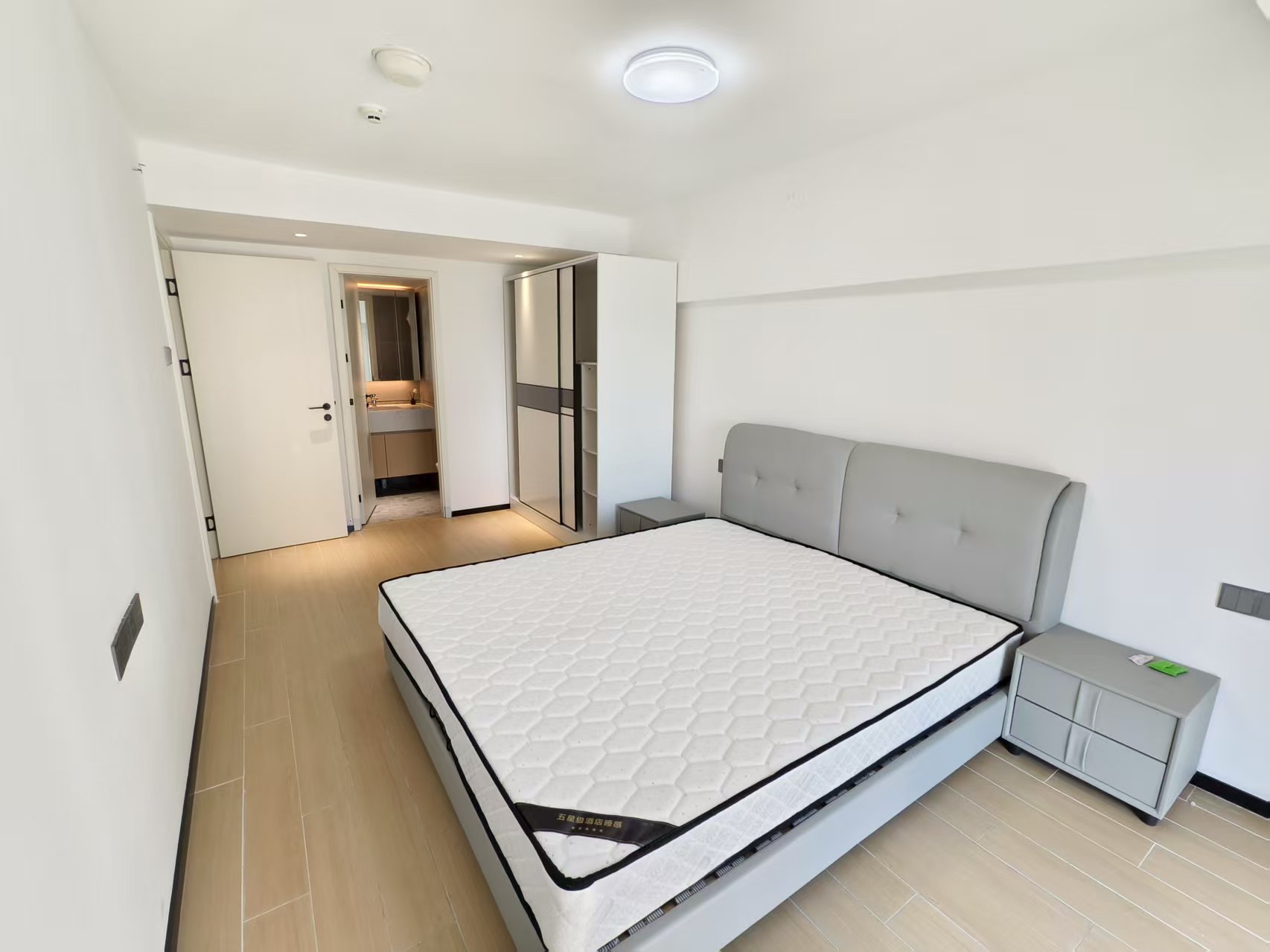 海航豪庭南苑  1室1厅1卫    2800.0元/月 海航豪庭南苑  1室1厅1卫    2800.0元/月室内图