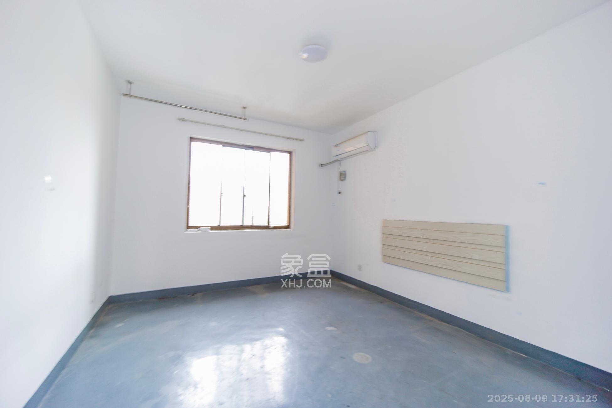 香樟鑫都  3室2厅2卫    125.0万卧室