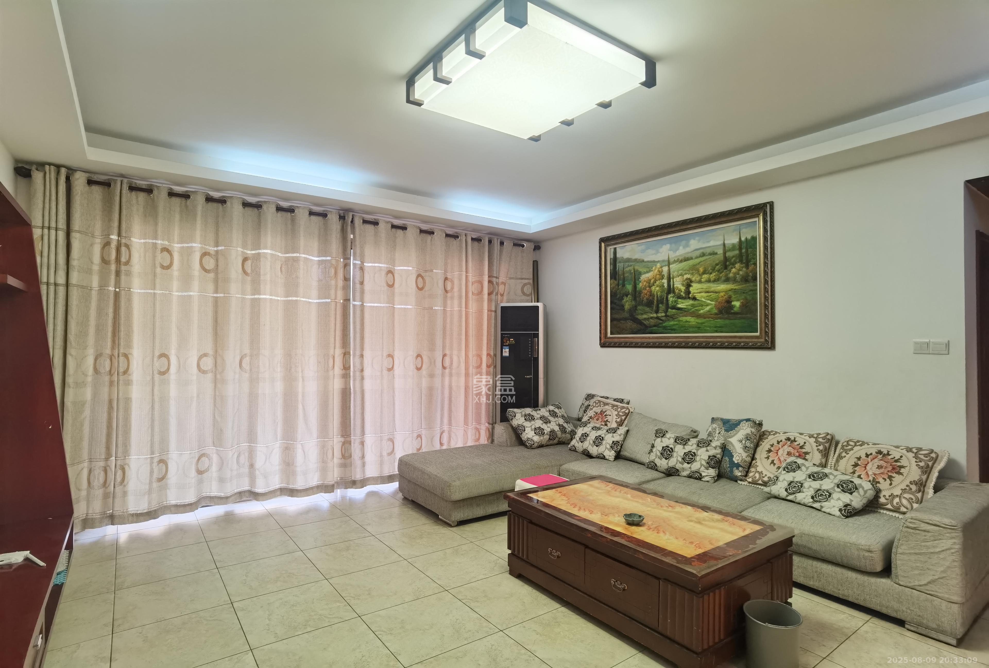 长沙玫瑰园 3室2厅2卫 2100.0元/月 长沙玫瑰园 3室2厅2卫 2100.0元/月室内图