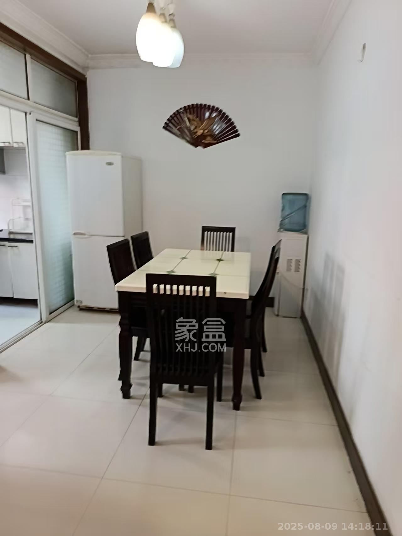 新星小区  4室2厅1卫   2300.00元/月室内图