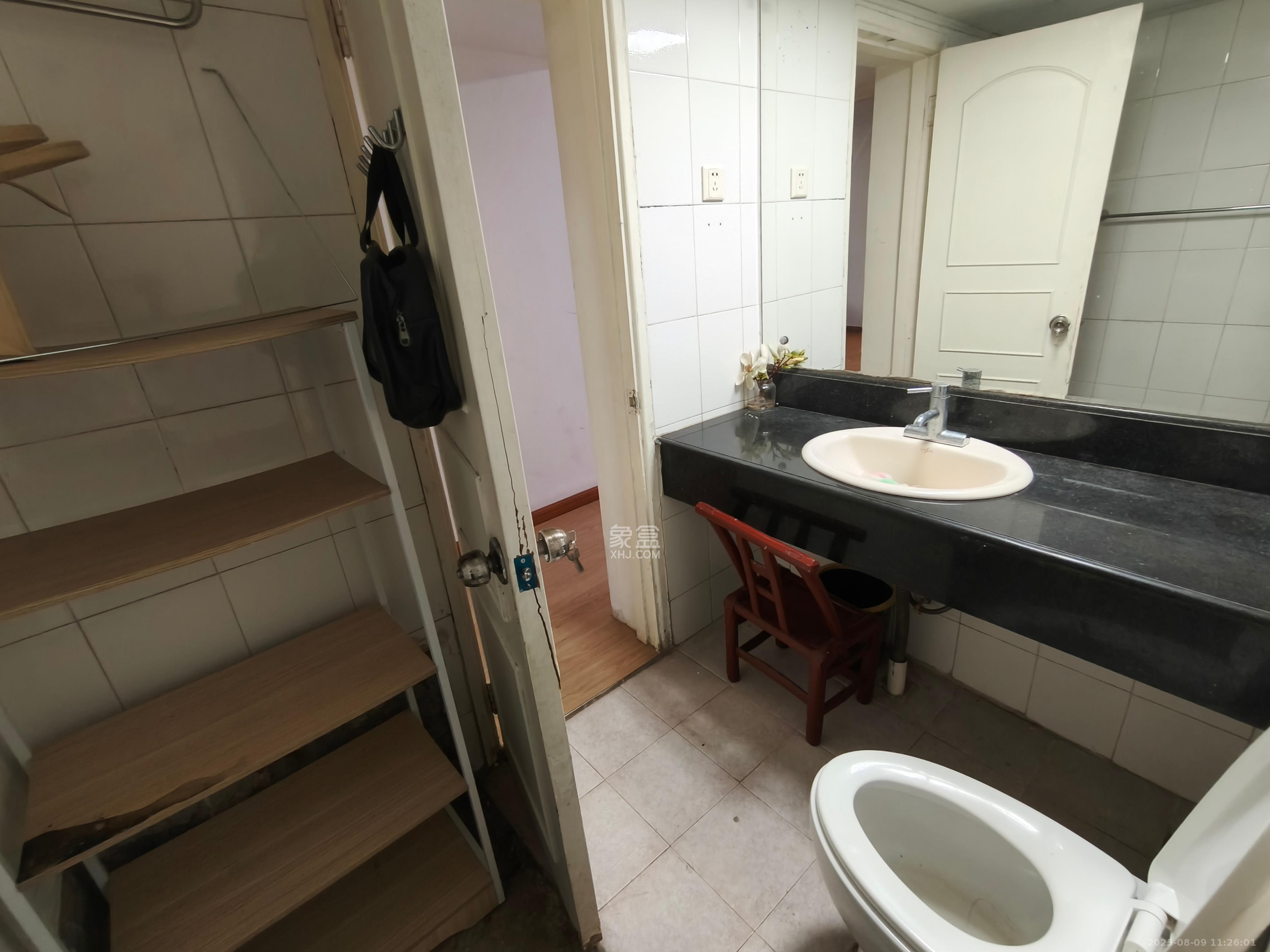 戥子桥散盘  3室2厅2卫    2700.0元/月室内图