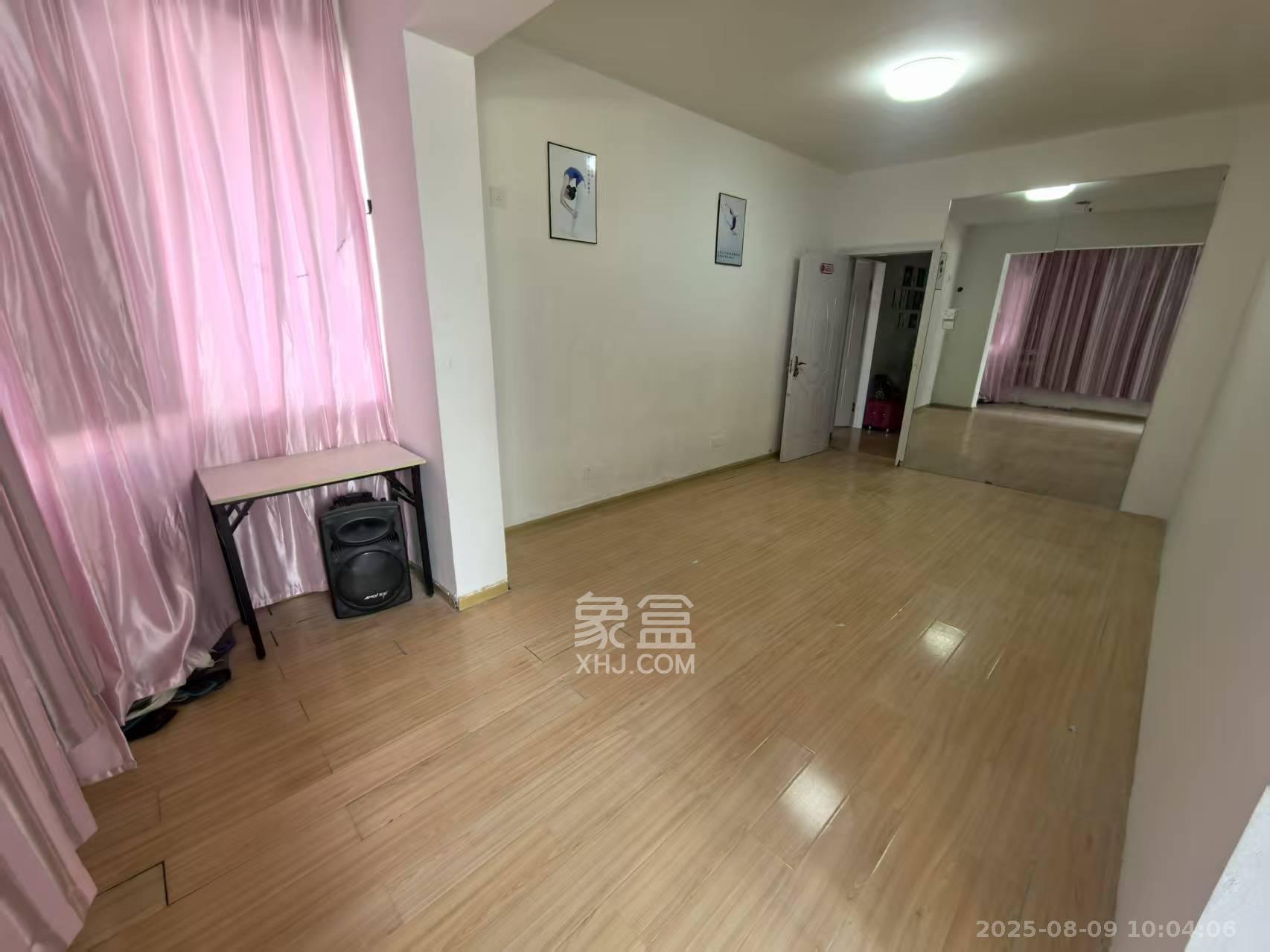 麓山才苑  4室2厅2卫   3200.00元/月室内图