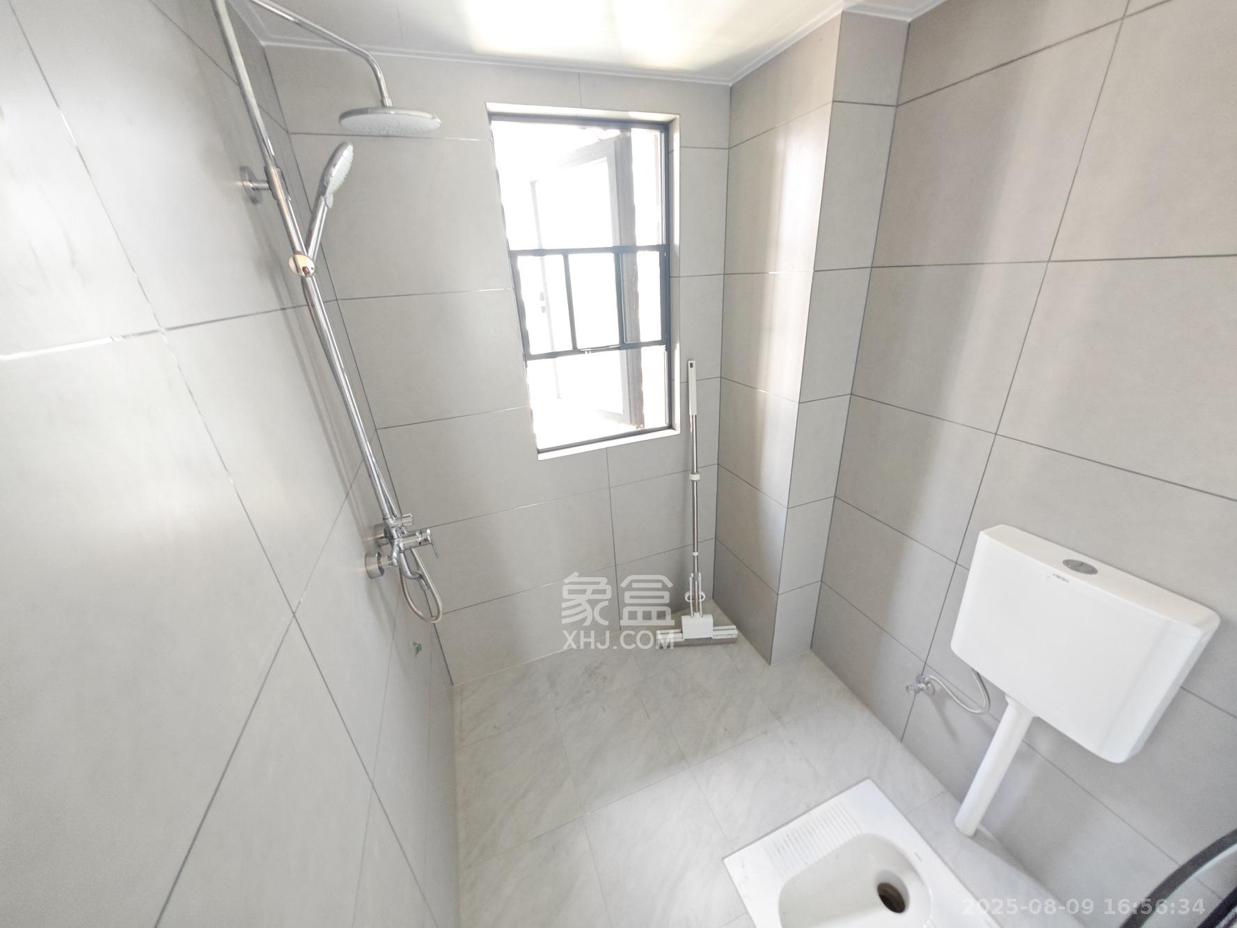 融创会展上东区  3室2厅2卫    102.0万卫生间