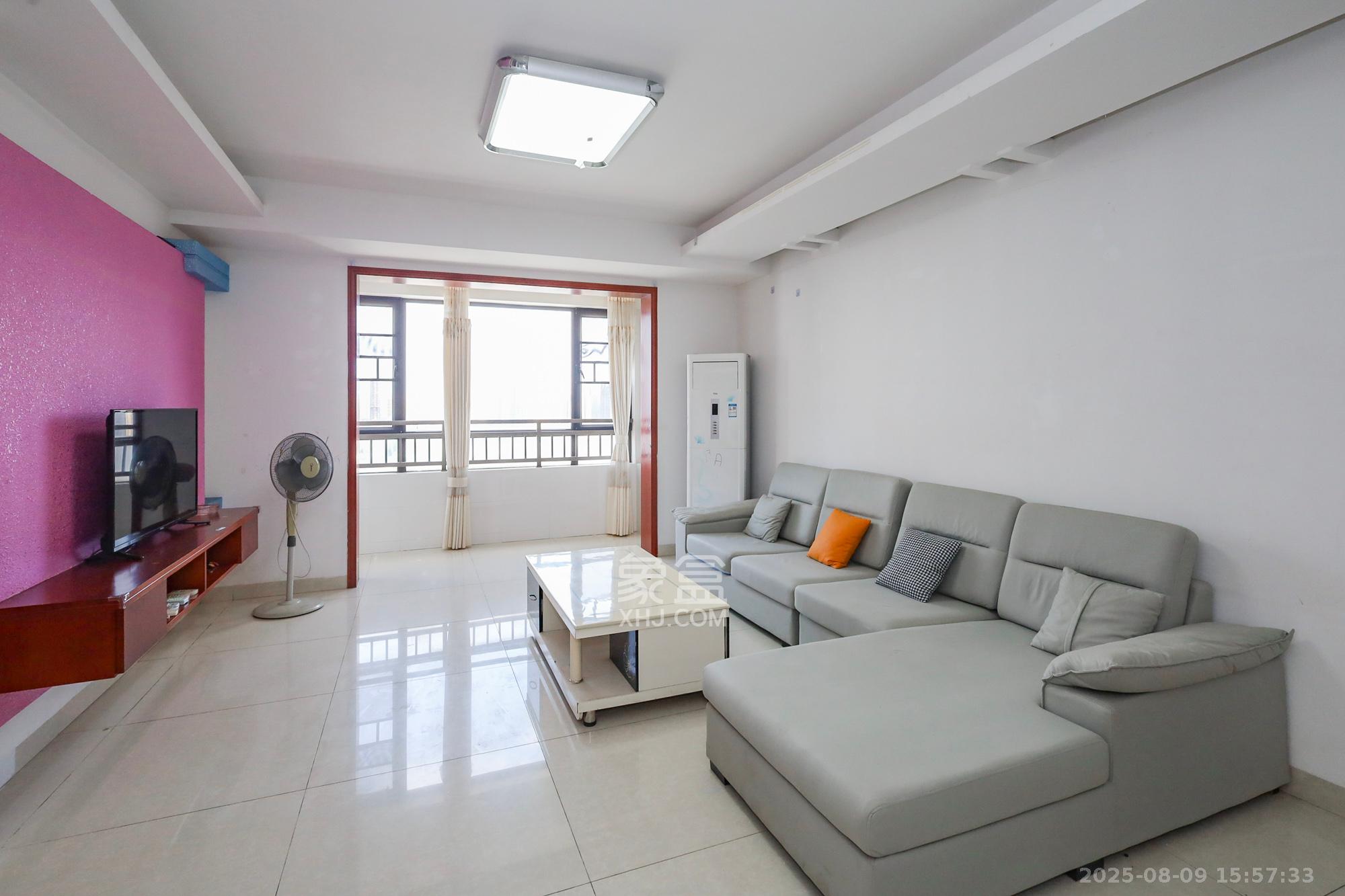 旭辉藏郡(藏郡、旭湘华府)  3室2厅2卫    258.0万 旭辉藏郡(藏郡、旭湘华府)  3室2厅2卫    258.0万客厅