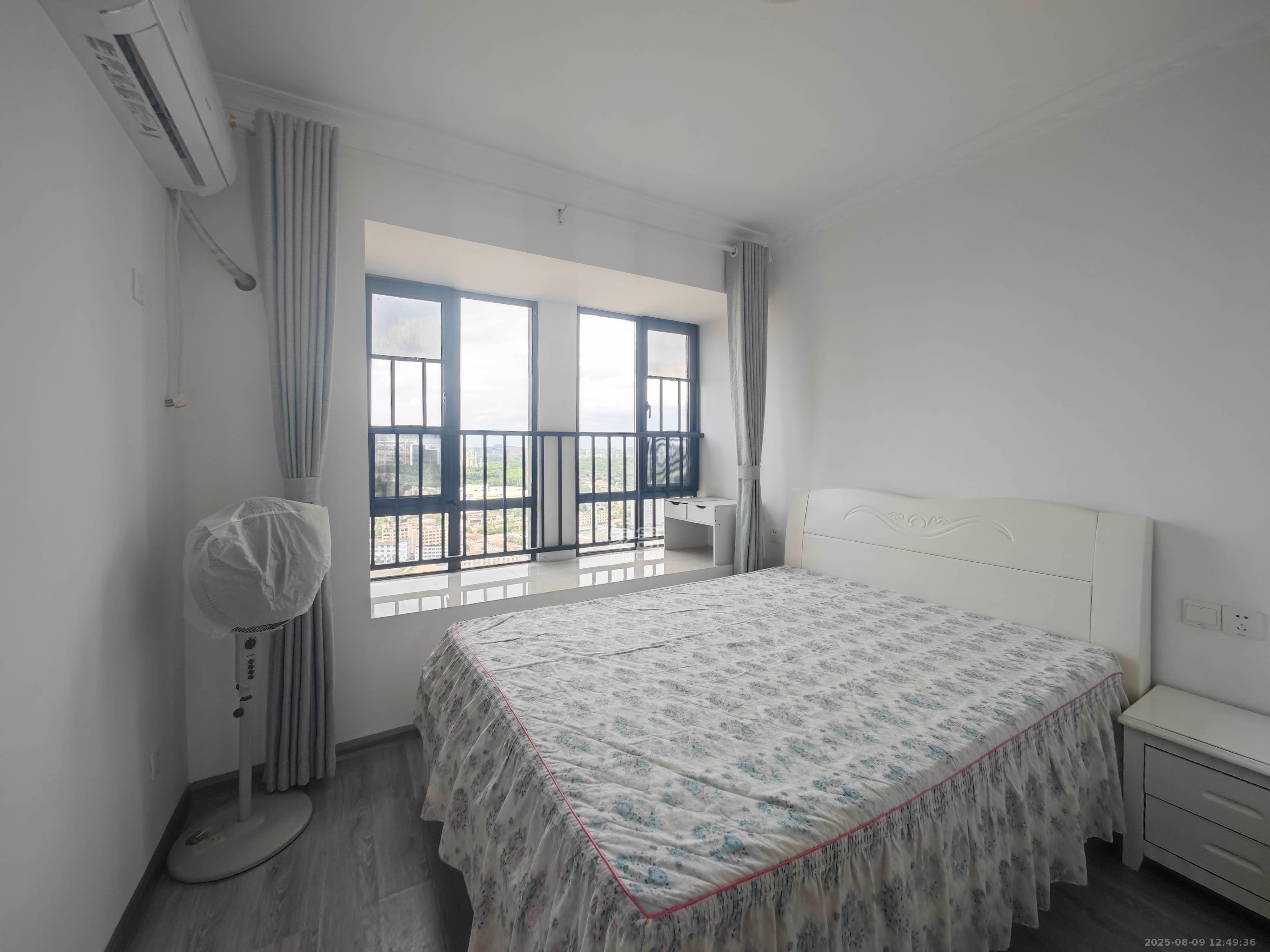 西湖鸿运佳苑 3室2厅2卫 71.8万 西湖鸿运佳苑 3室2厅2卫 71.8万卧室