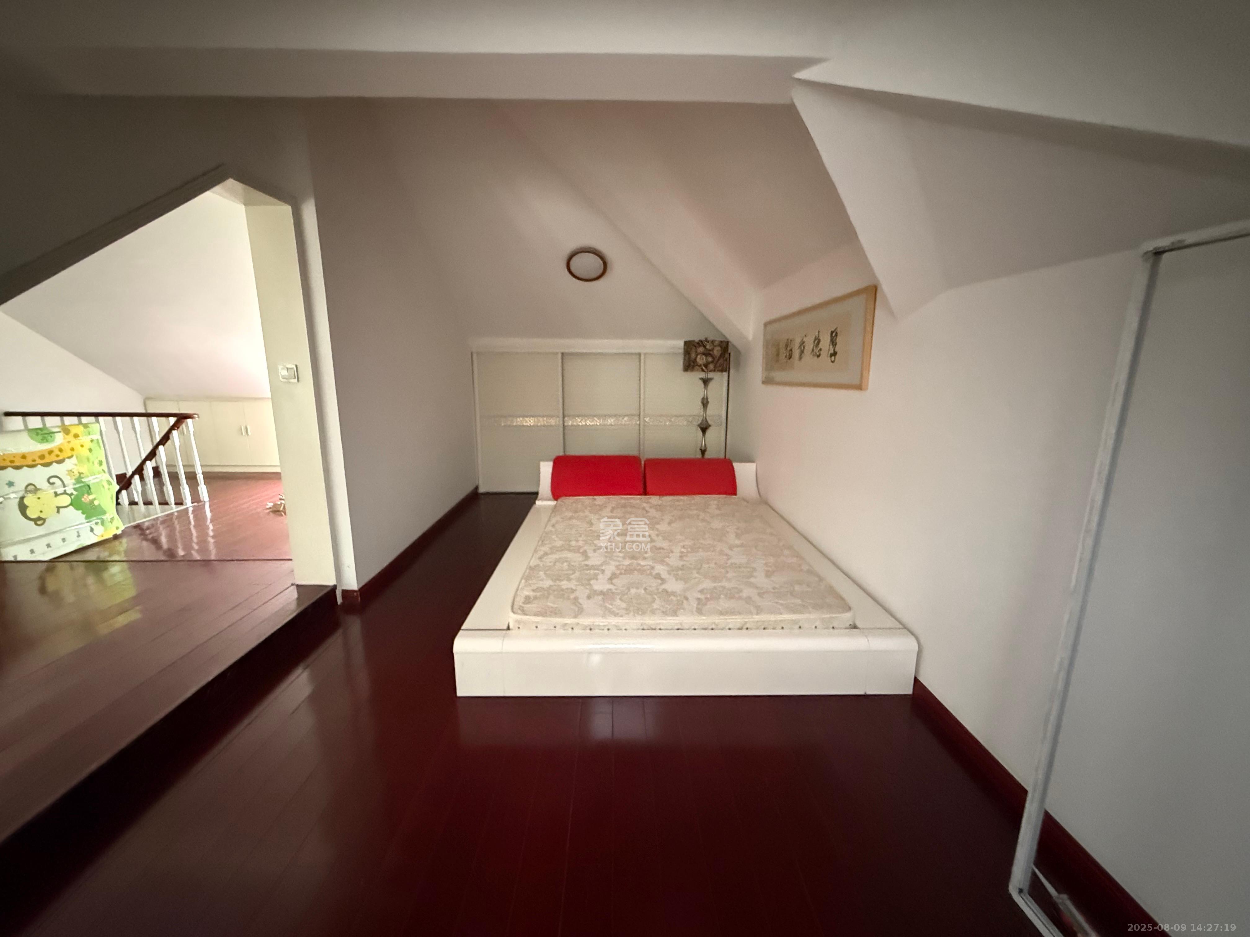 华润凤凰城一期  4室2厅2卫    2800.0元/月 华润凤凰城一期  4室2厅2卫    2800.0元/月室内图