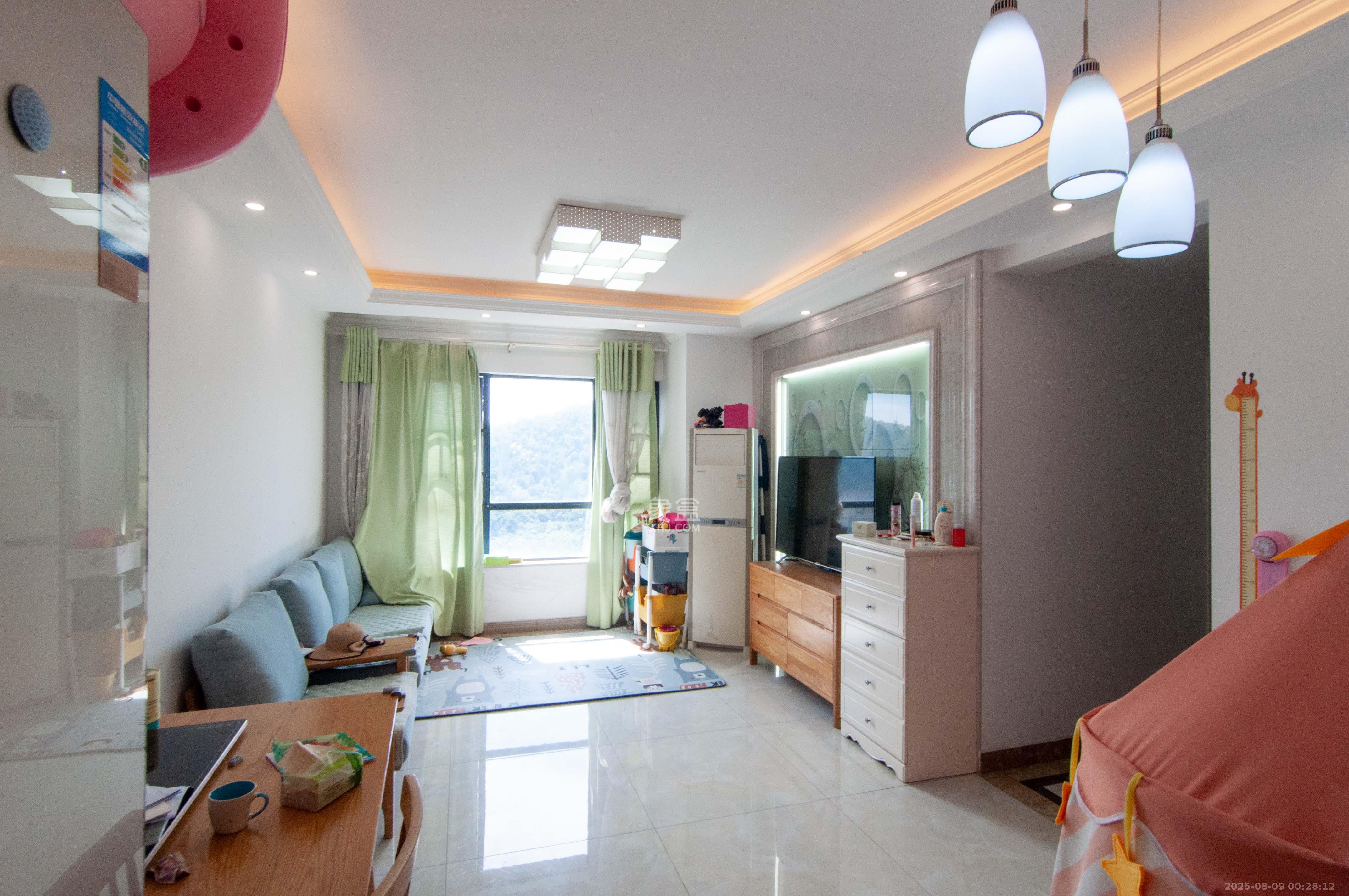 中海梅溪湖壹号  3室2厅1卫    118.0万客厅