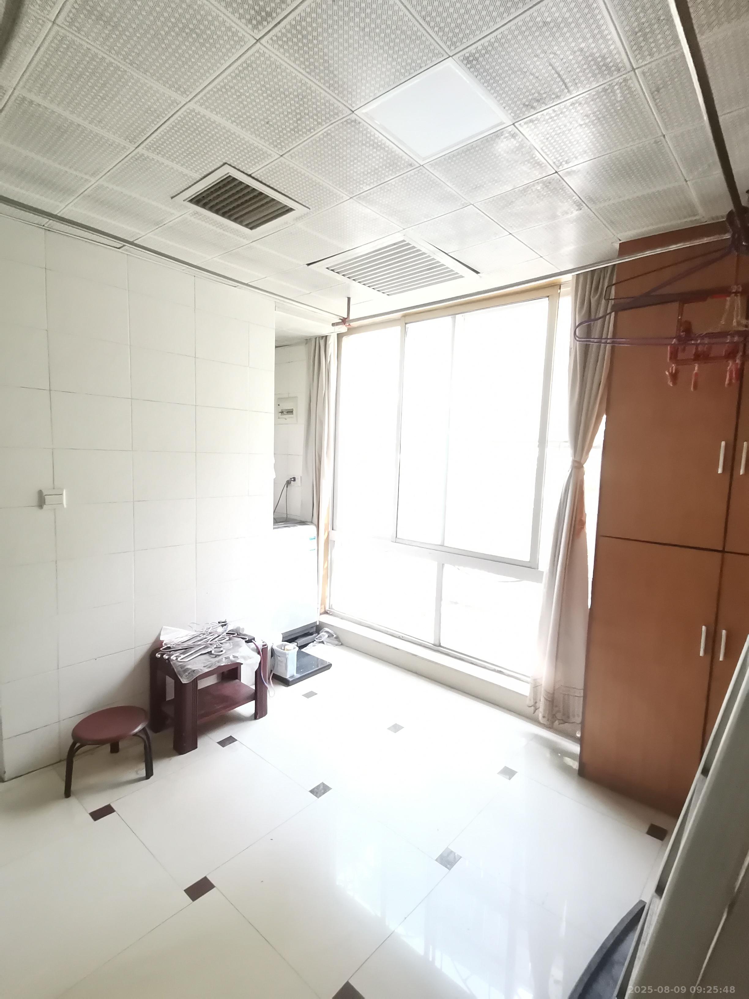 湘农桥社区  4室2厅2卫    3200.0元/月 湘农桥社区  4室2厅2卫    3200.0元/月室内图